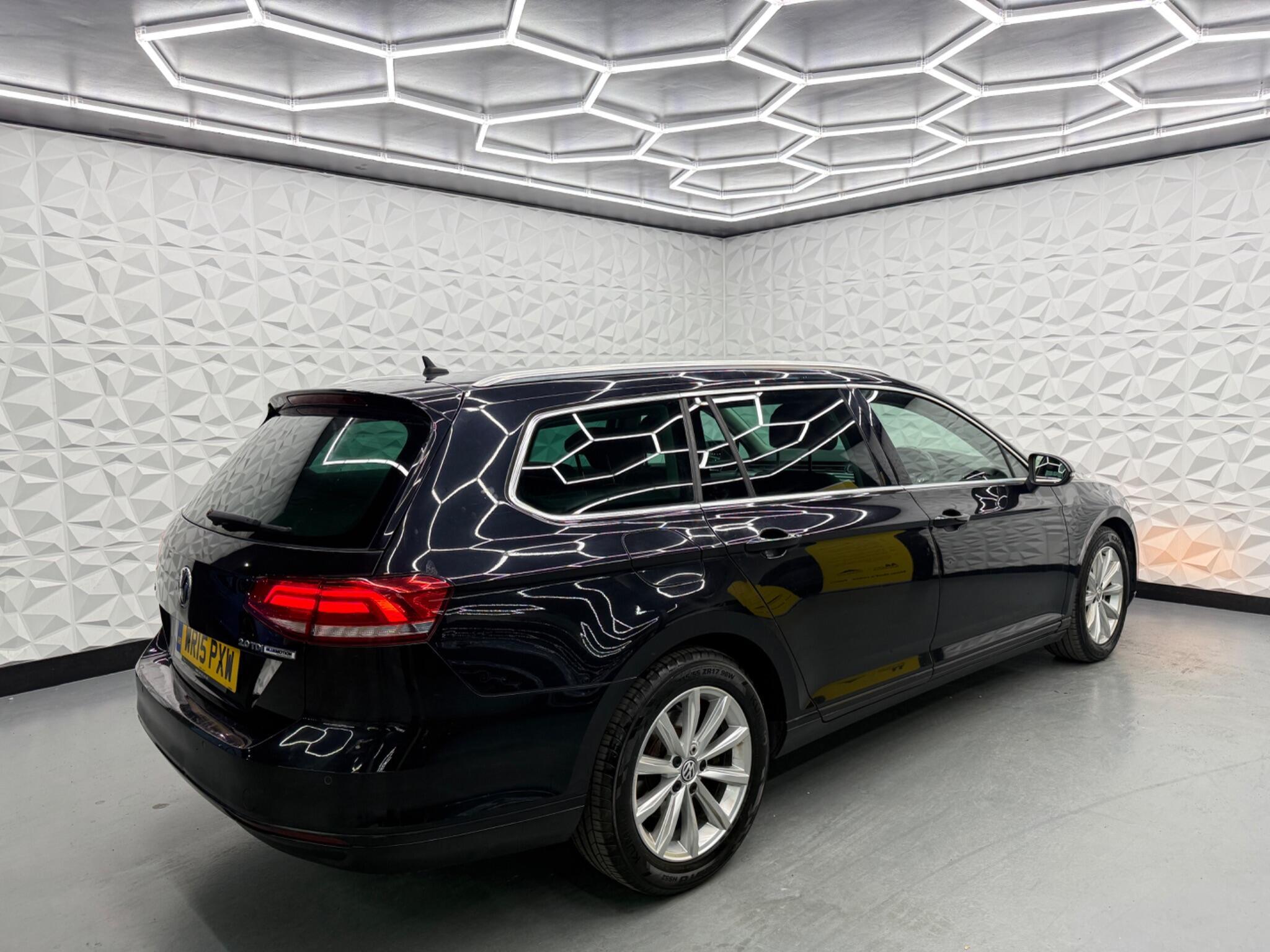 Volkswagen Passat - Image 12