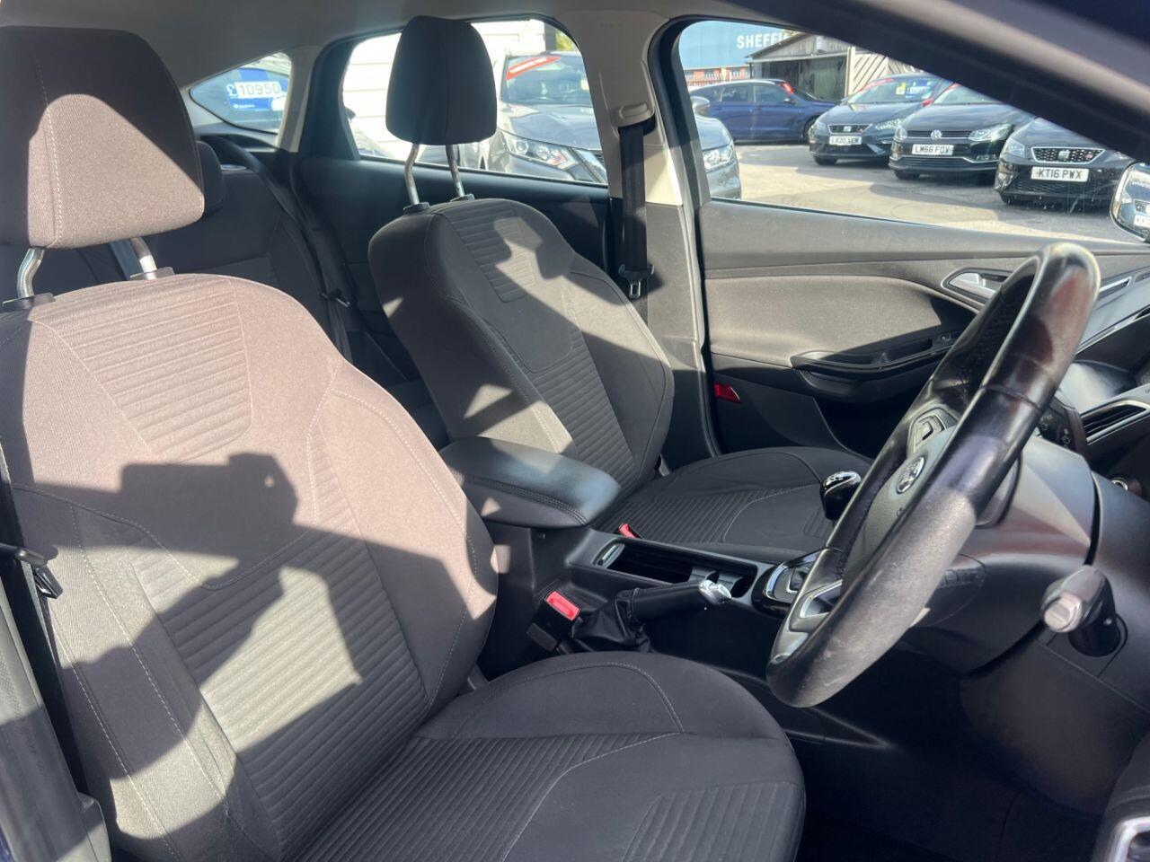 Ford Focus - Image 16