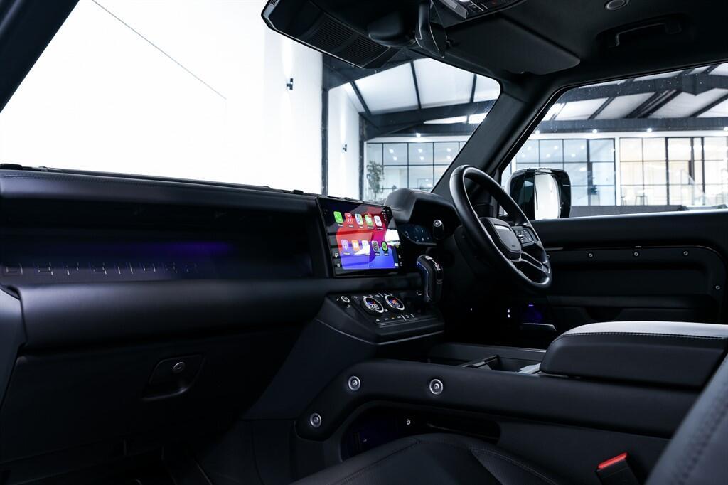 Land Rover Defender 90 - Image 14