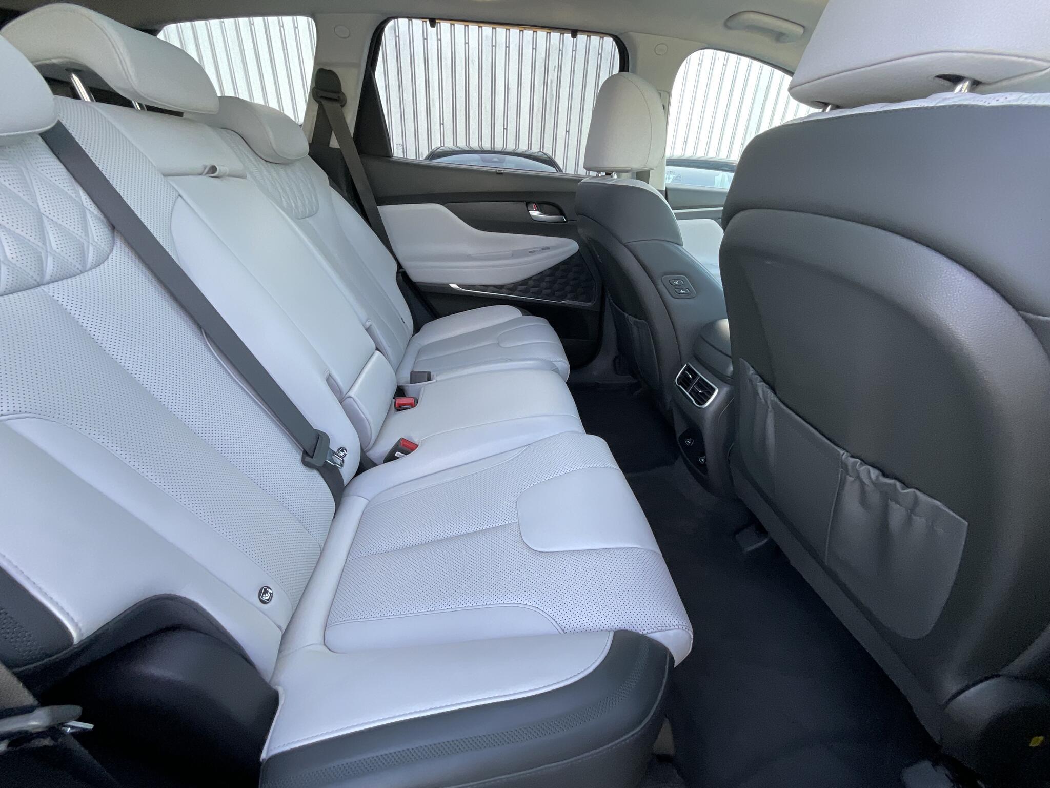 Hyundai Santa Fe - Image 12