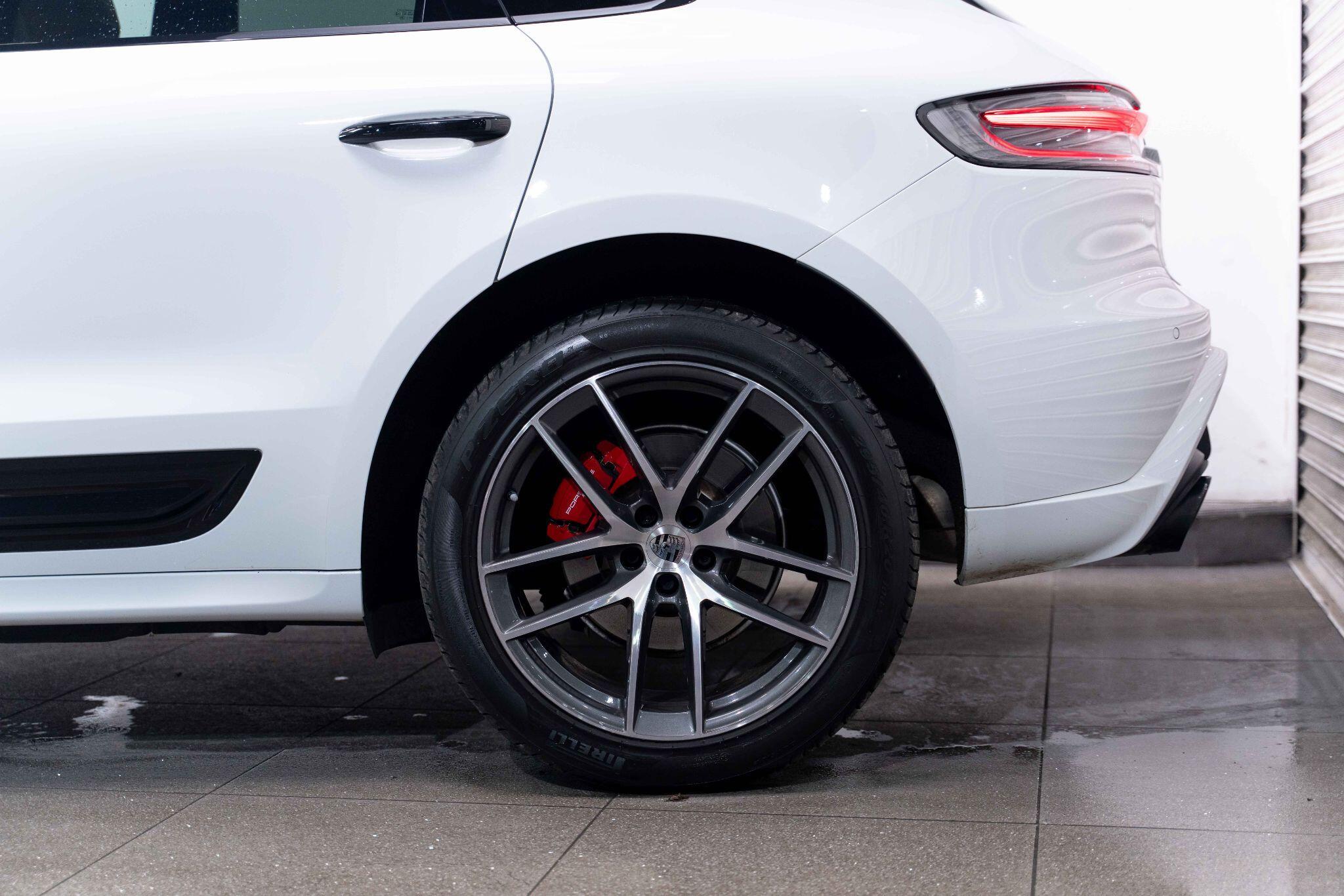 Porsche Macan - Image 37