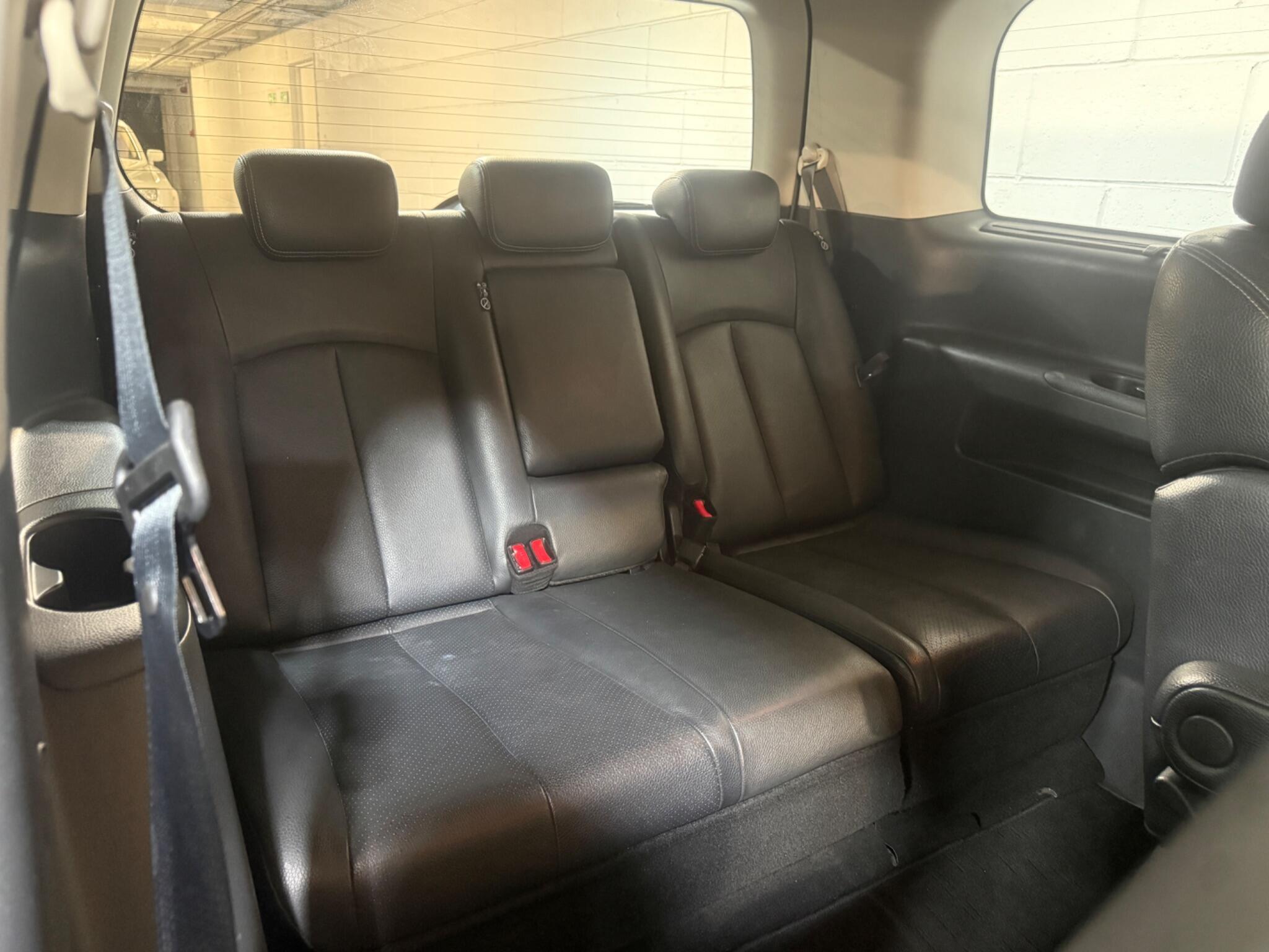 Nissan Elgrand - Image 13