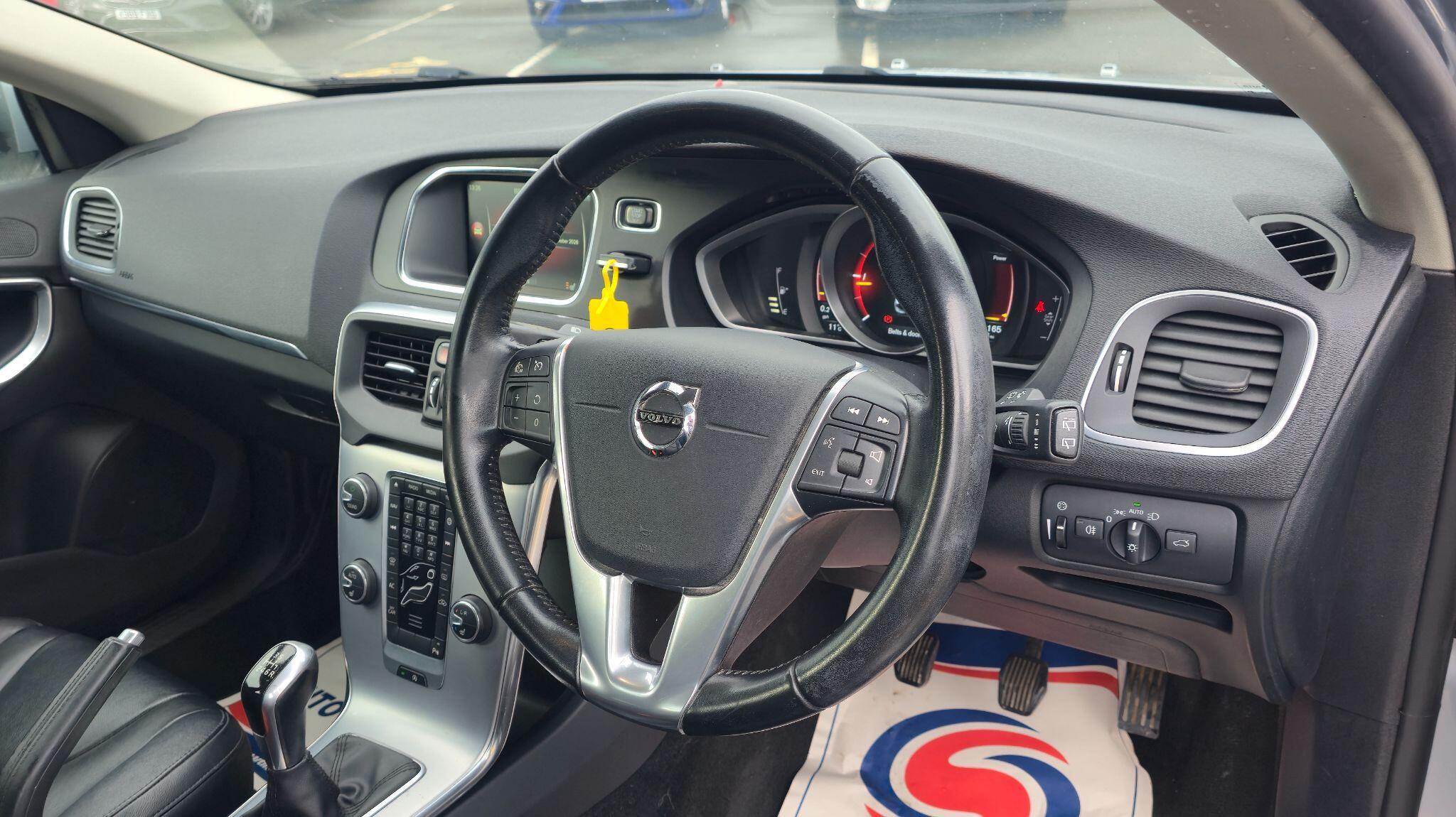 Volvo V40 - Image 11