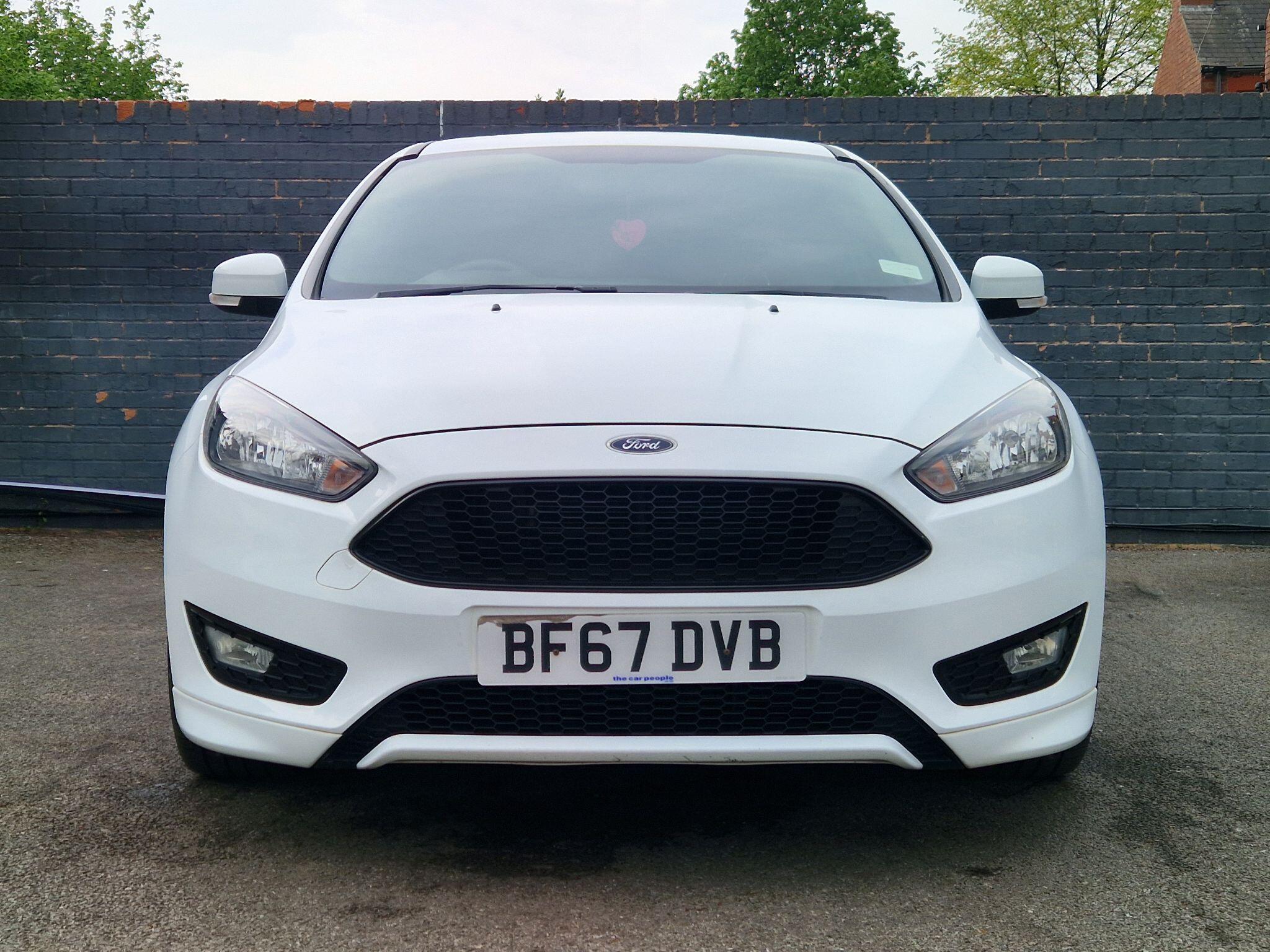 Ford Focus - Image 17