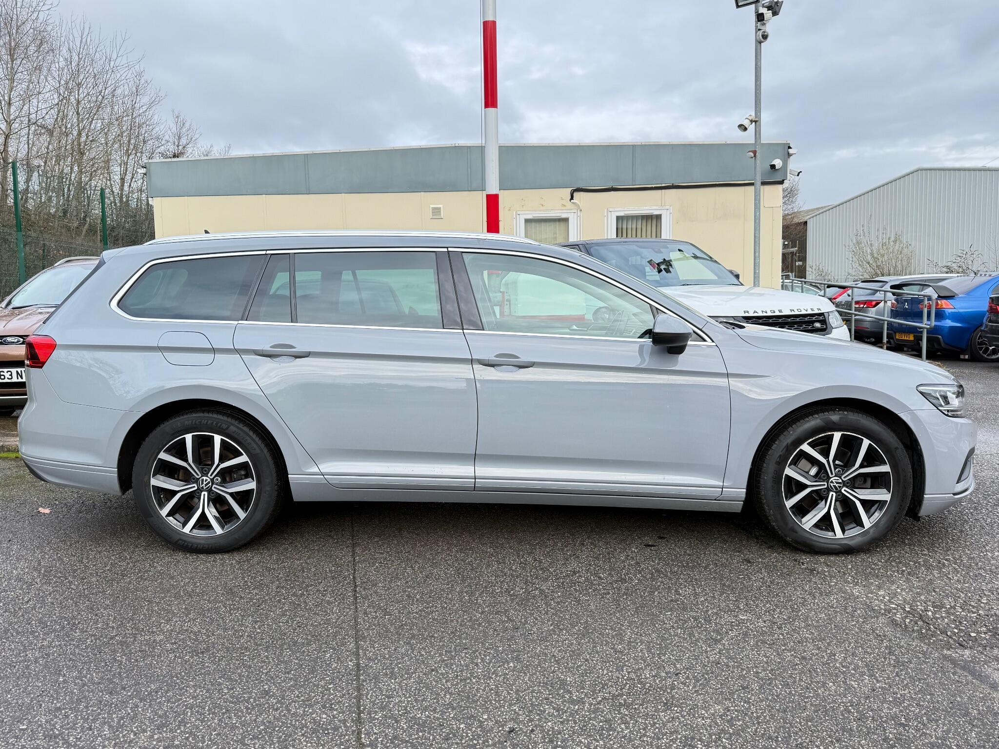 Volkswagen Passat - Image 14