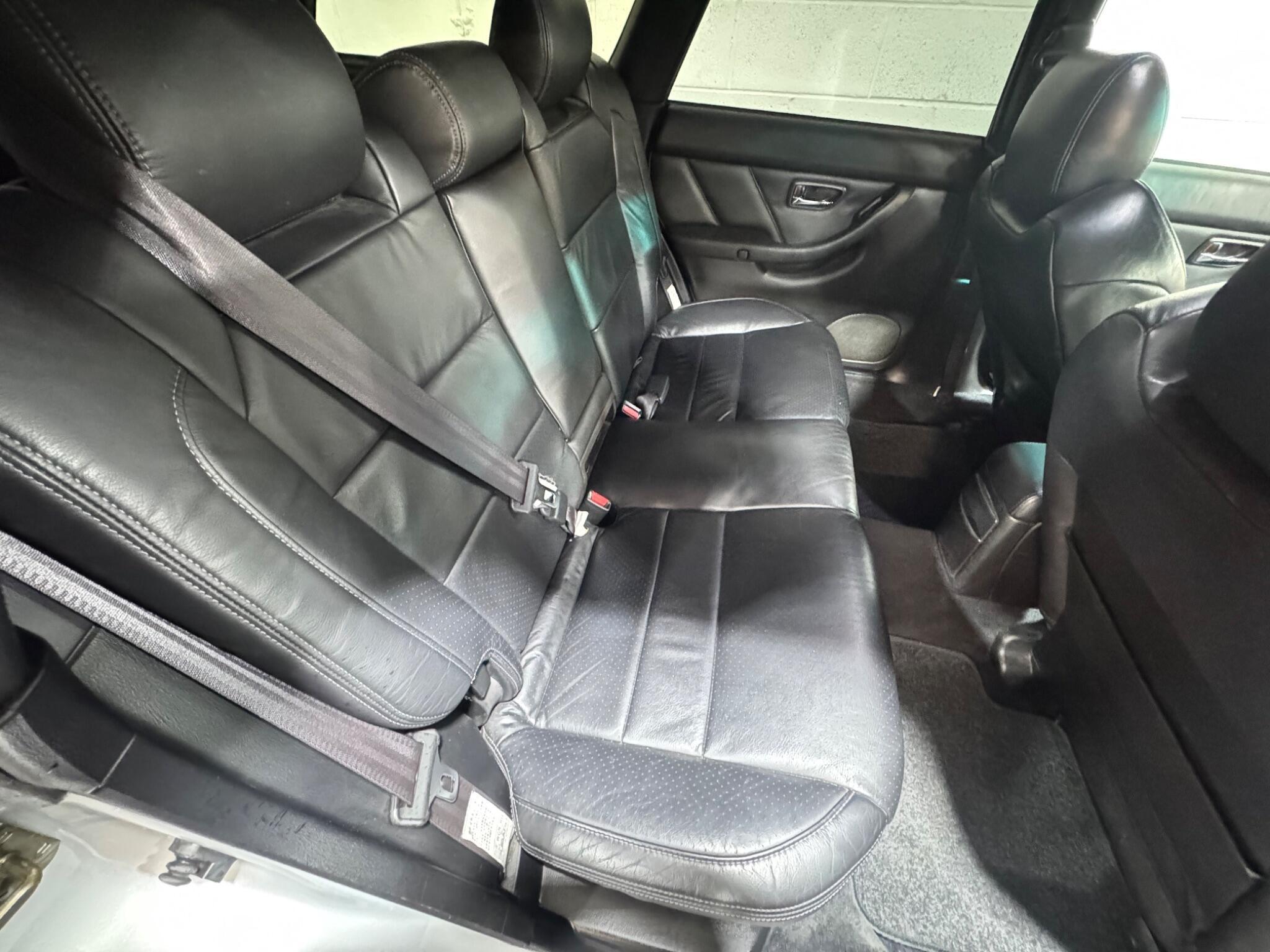 Subaru Legacy - Image 12