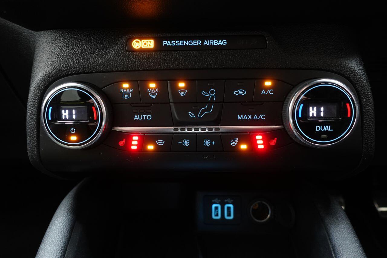 Ford Focus - Image 24