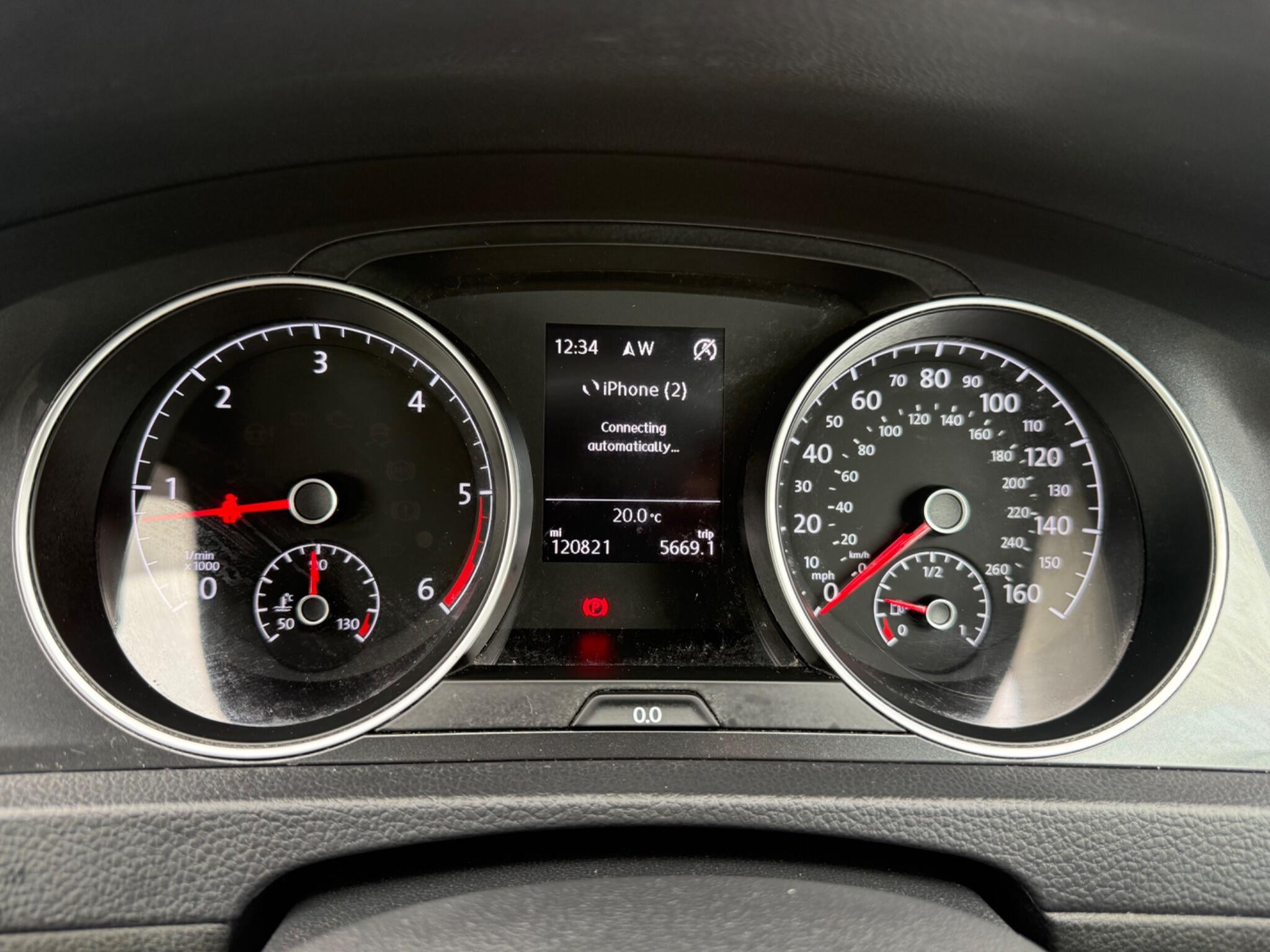 Volkswagen Golf - Image 13
