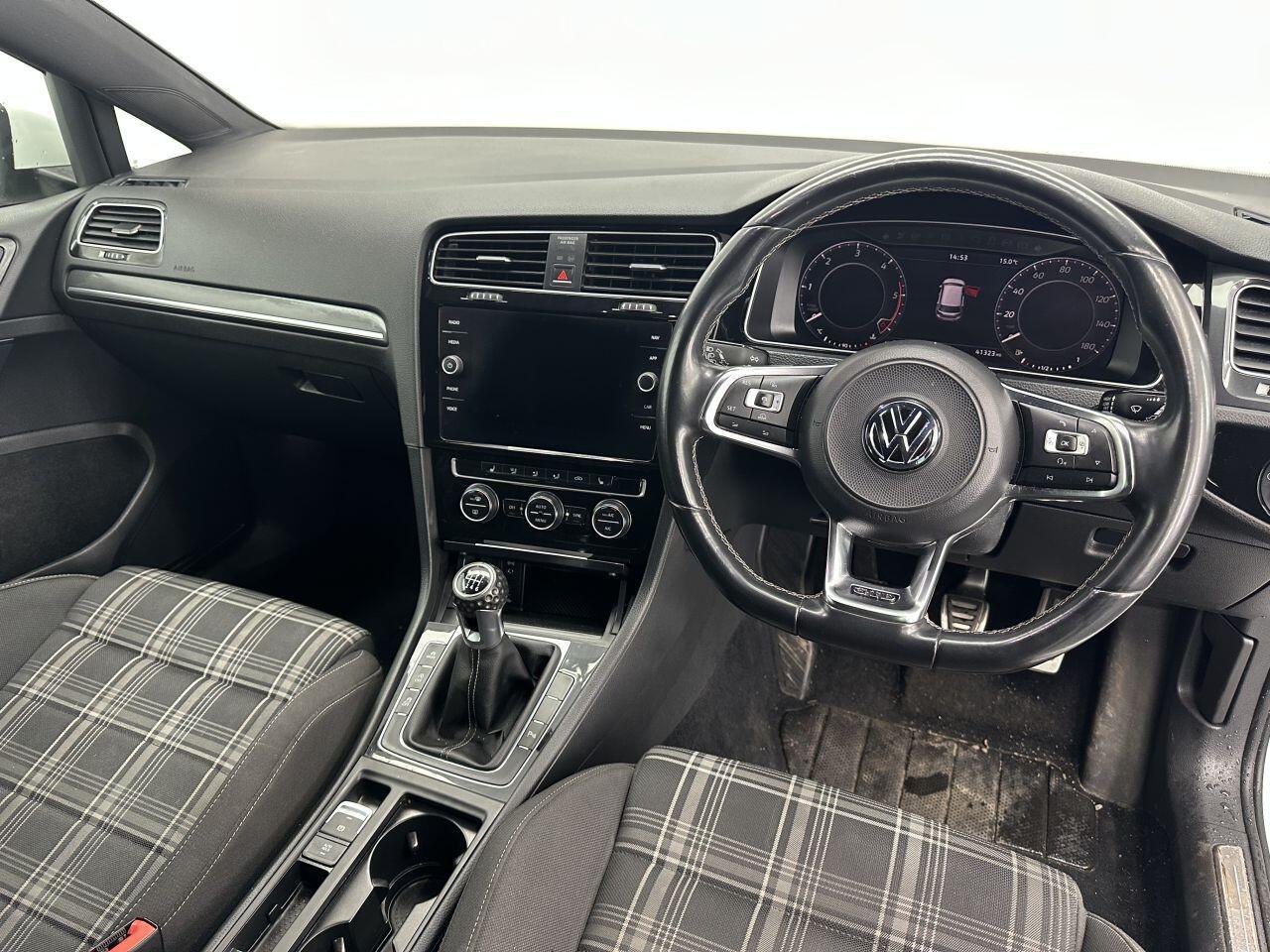 Volkswagen Golf - Image 17