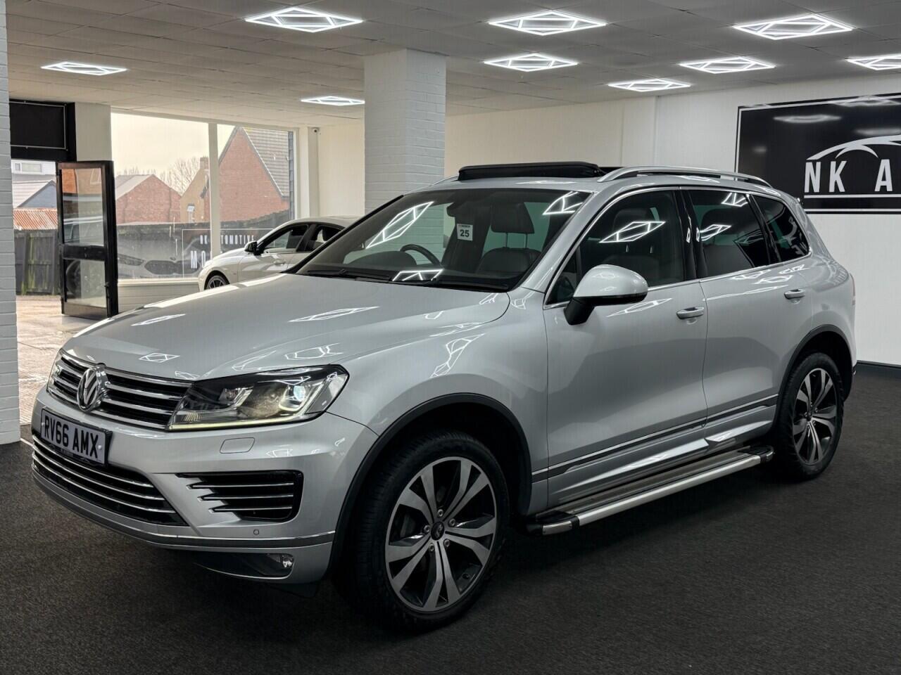 Volkswagen Touareg - Image 10