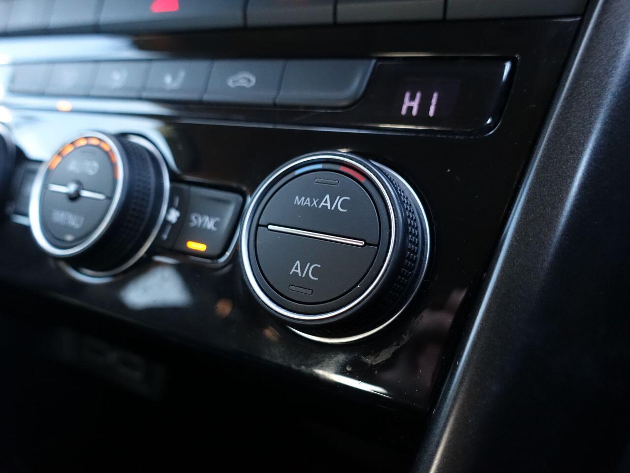 Volkswagen T-Roc - Image 21