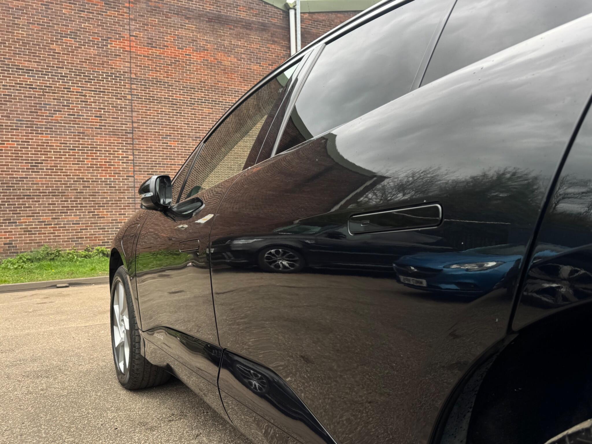 Jaguar I-Pace - Image 56