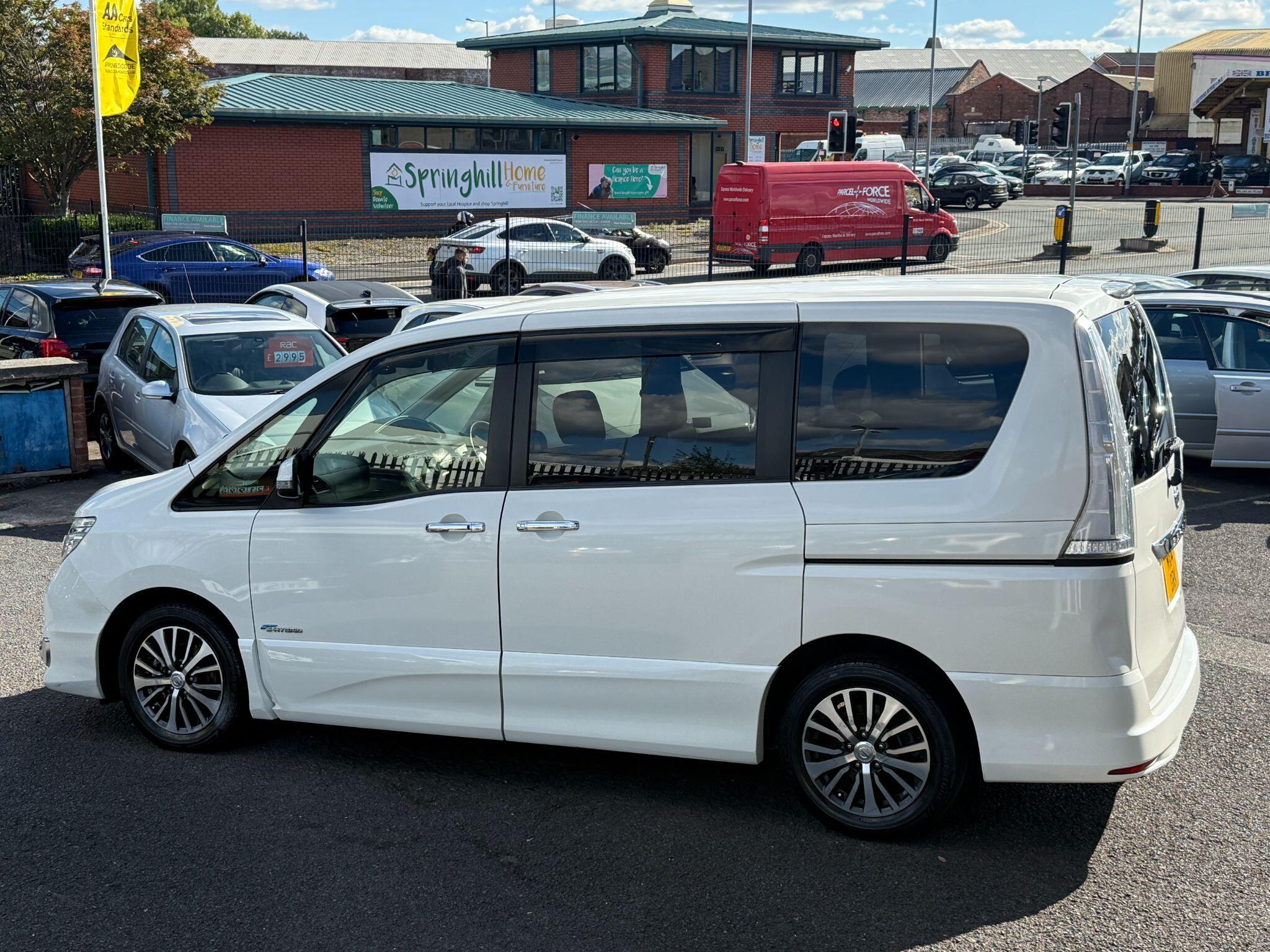 Nissan Serena - Image 14