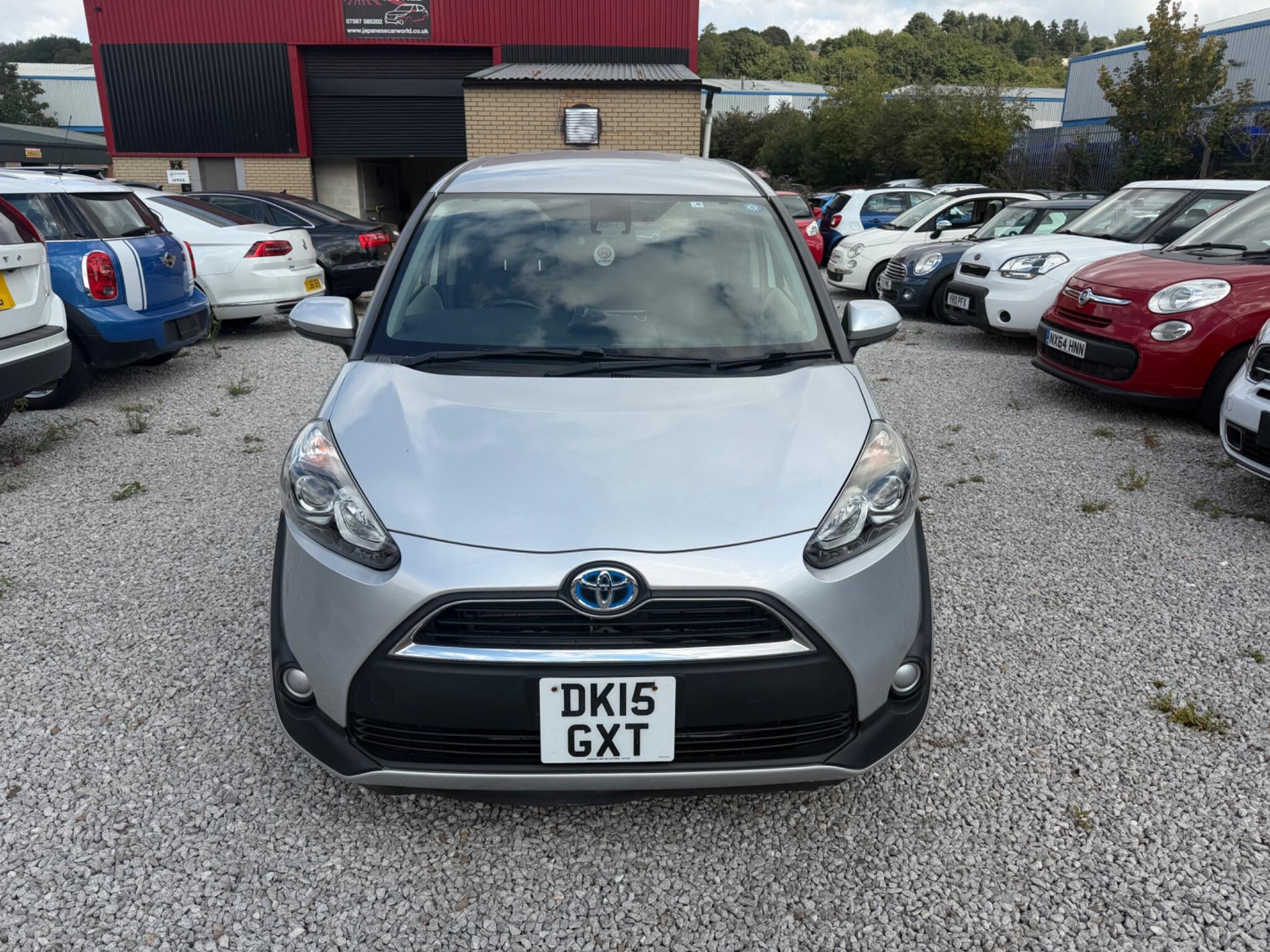 Toyota Sienta - Image 2