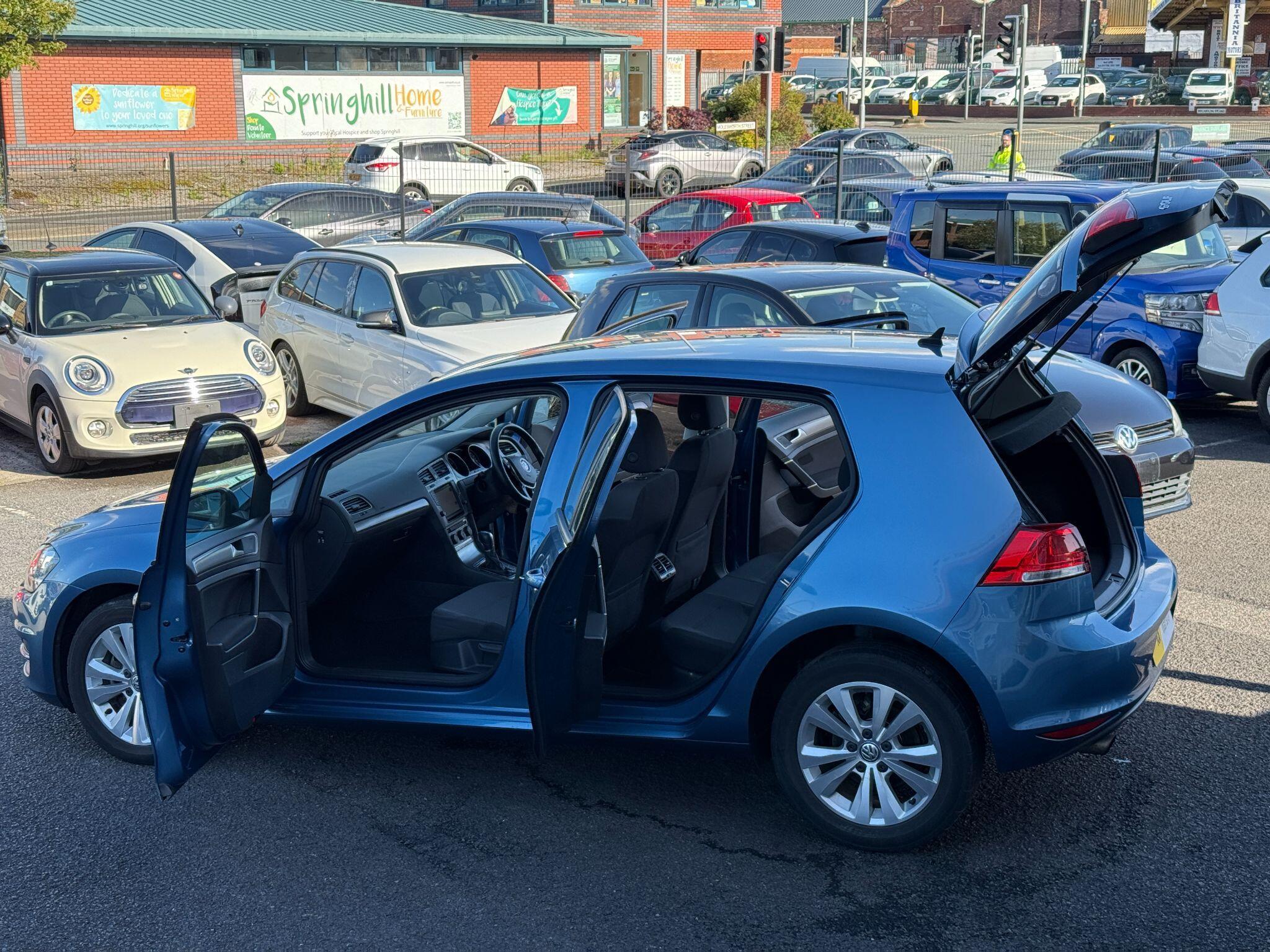 Volkswagen Golf - Image 24