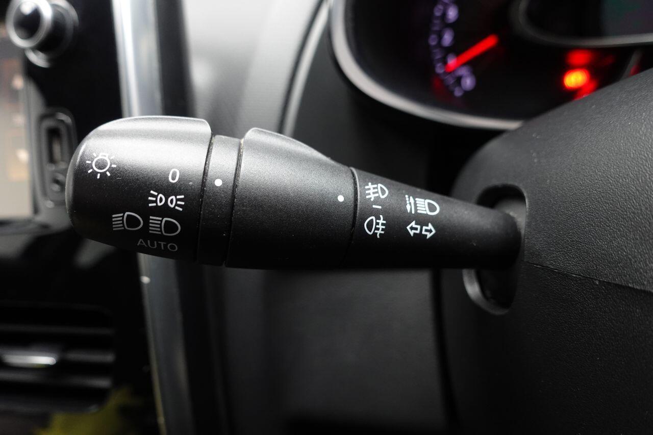 Renault Clio - Image 32