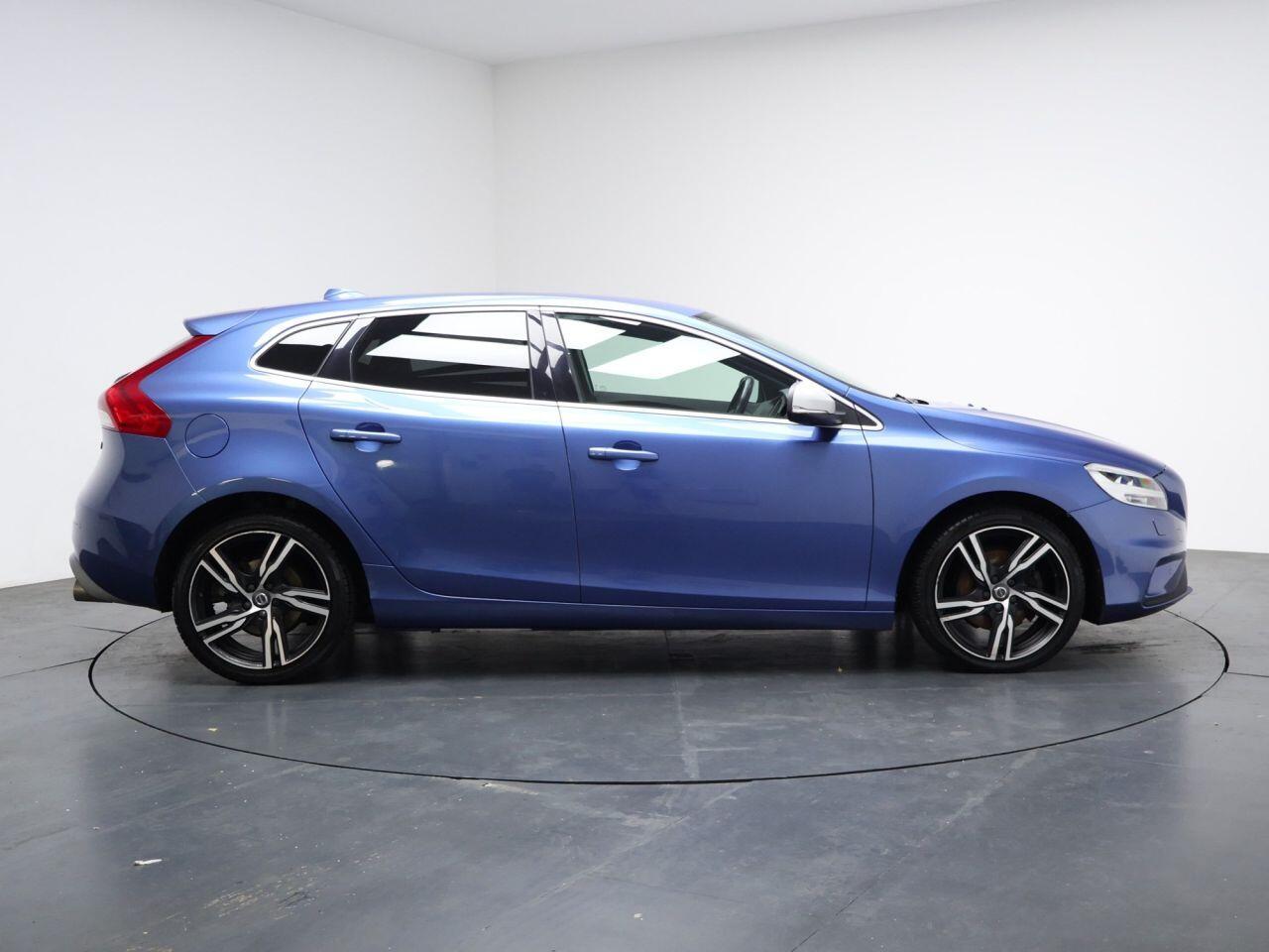 Volvo V40 - Image 14