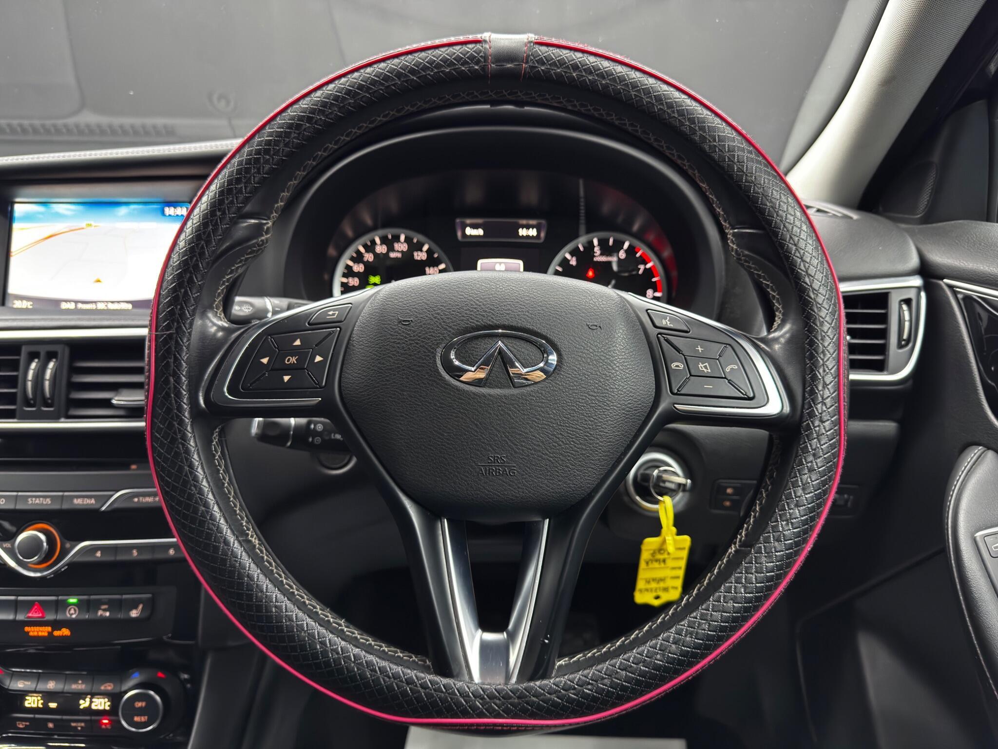 Infiniti Q30 - Image 19