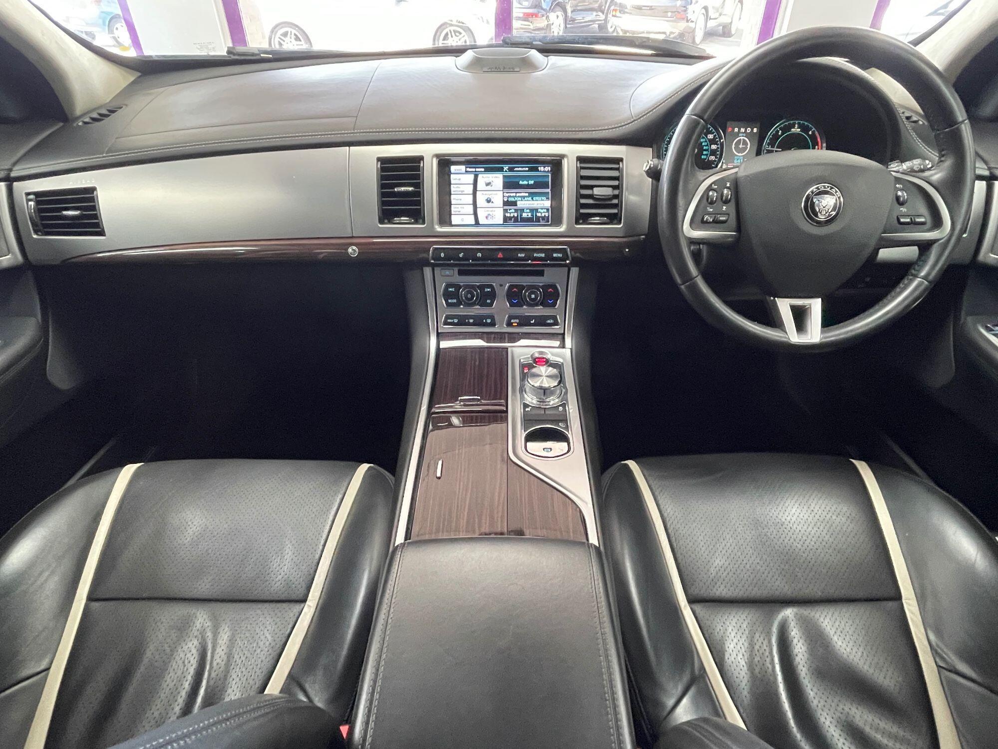Jaguar XF - Image 2