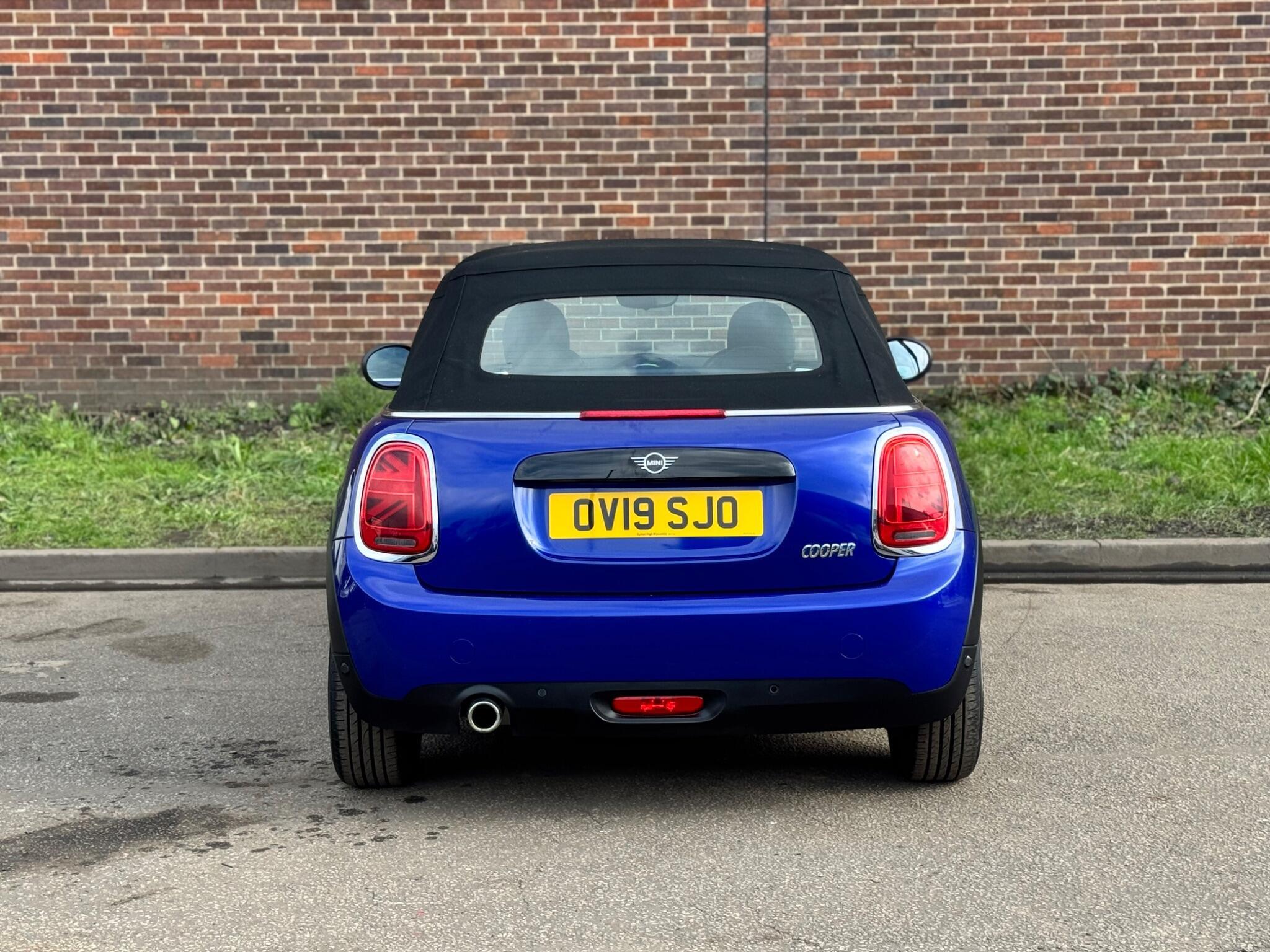 MINI Convertible - Image 9