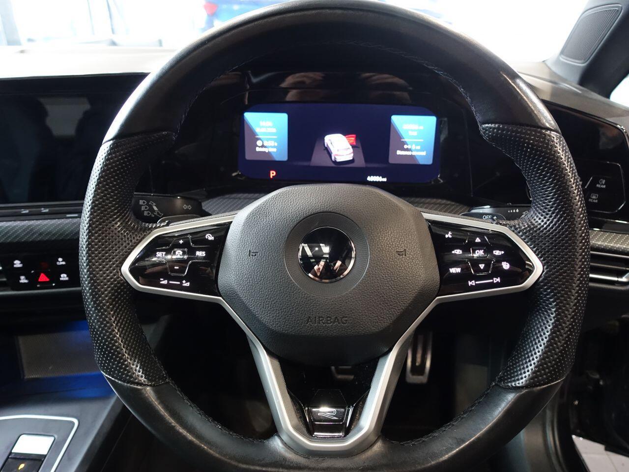 Volkswagen Golf - Image 11