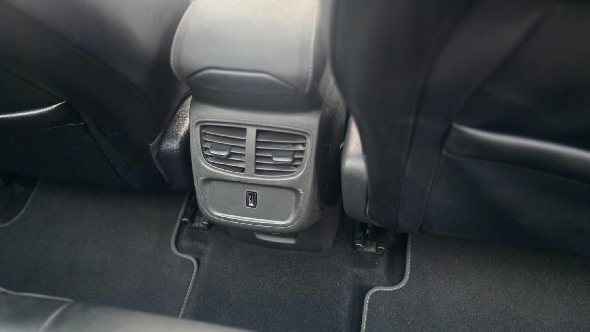 Vauxhall Grandland X - Image 32