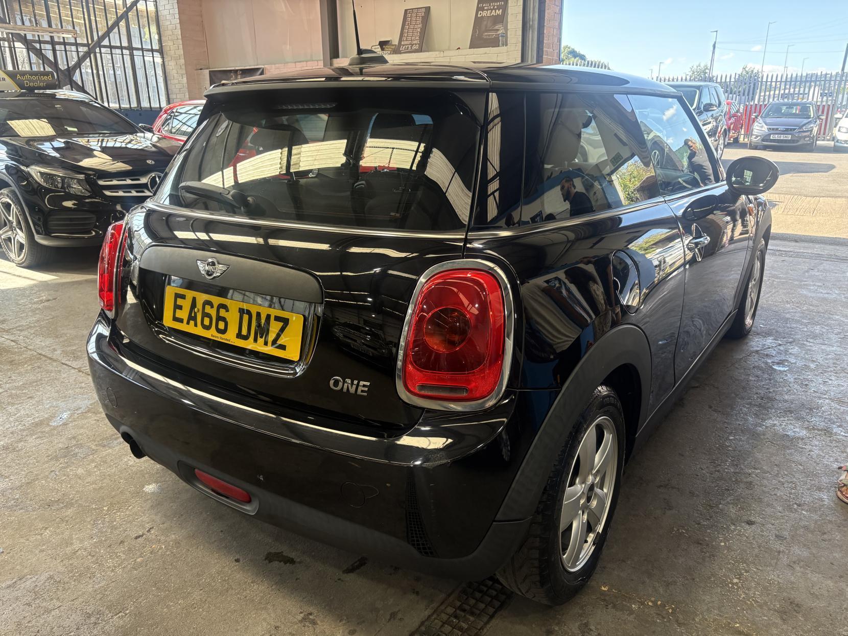 MINI Hatch - Image 9