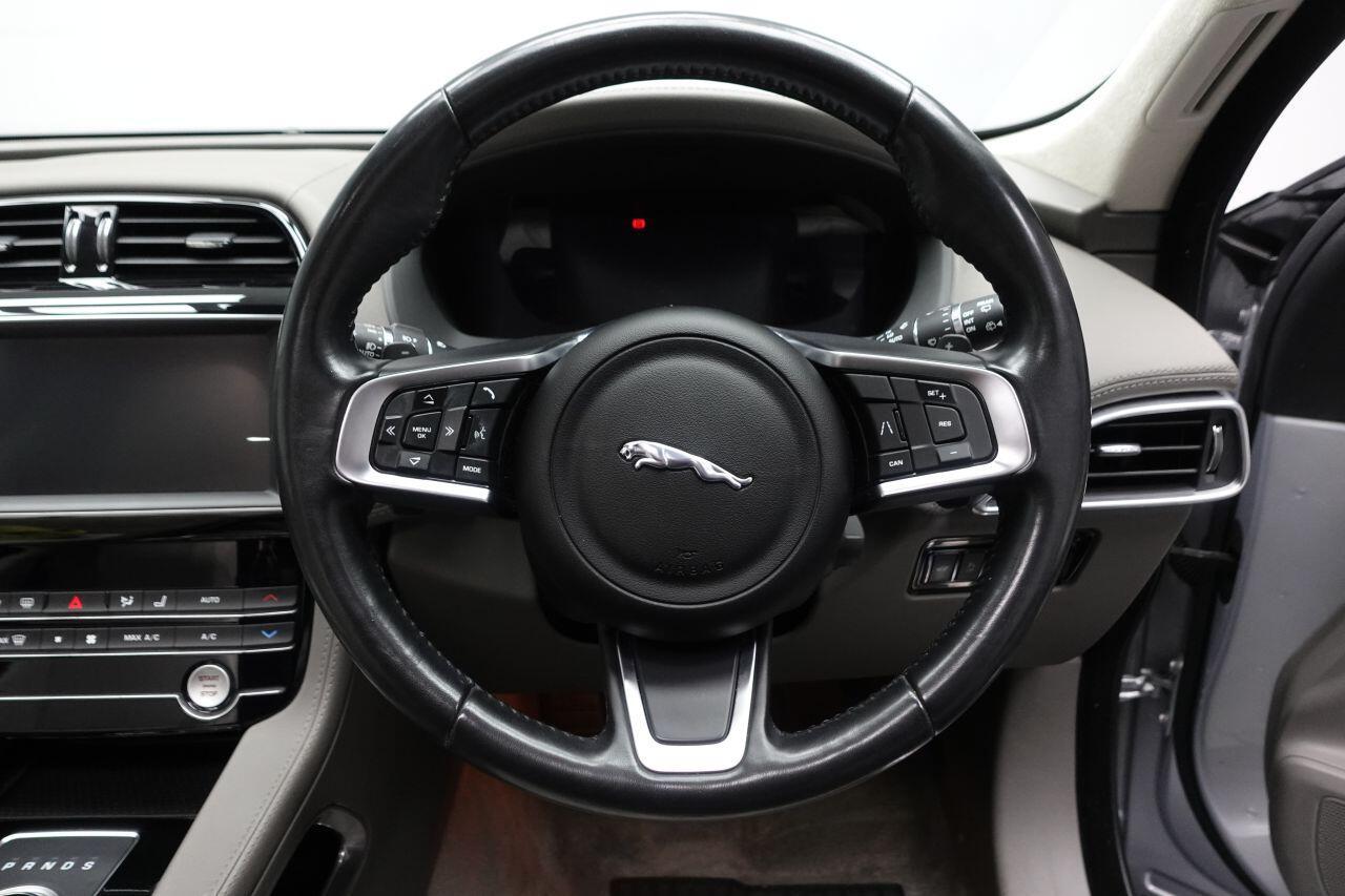 Jaguar F-Pace - Image 27