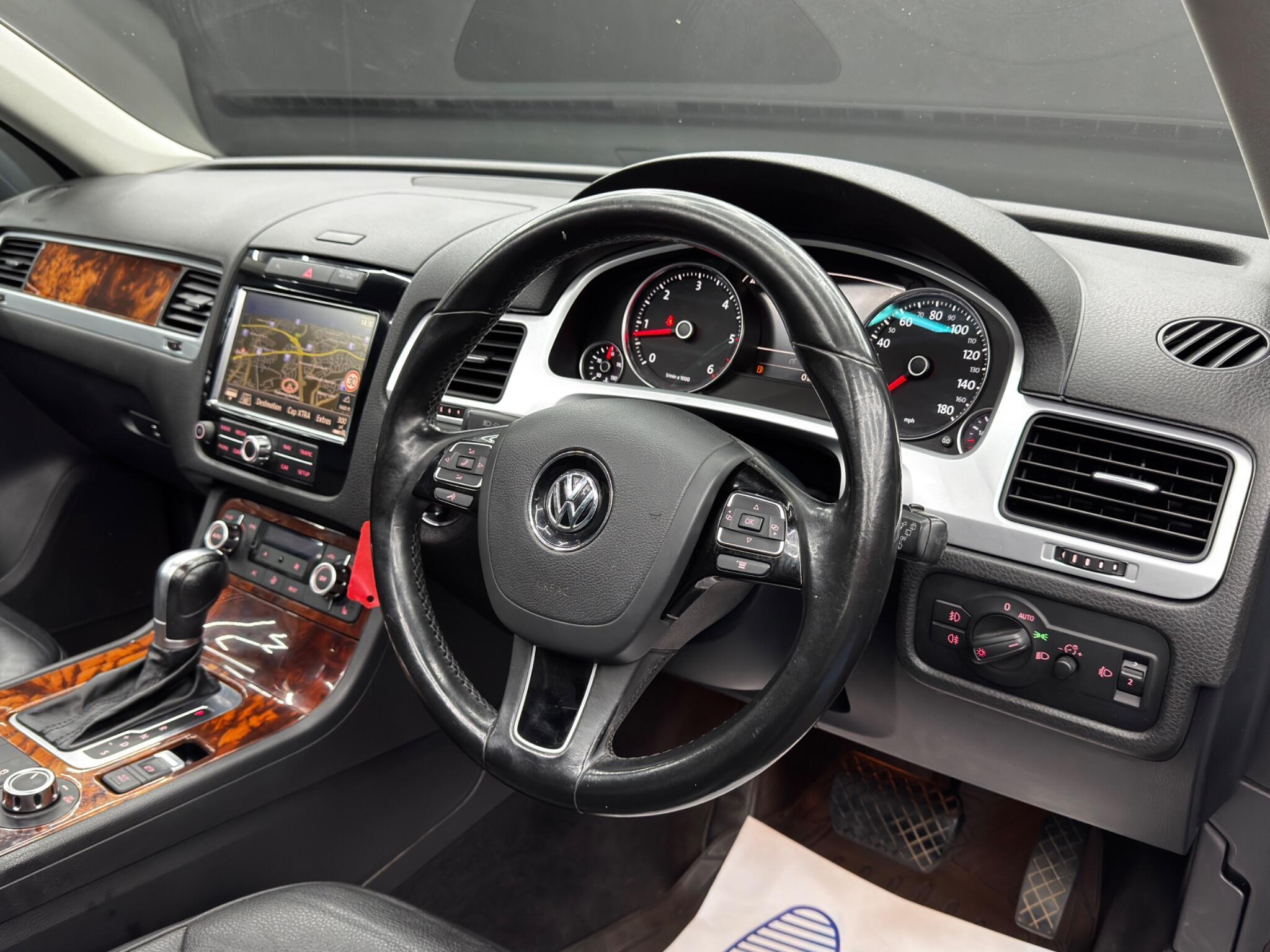 Volkswagen Touareg - Image 9