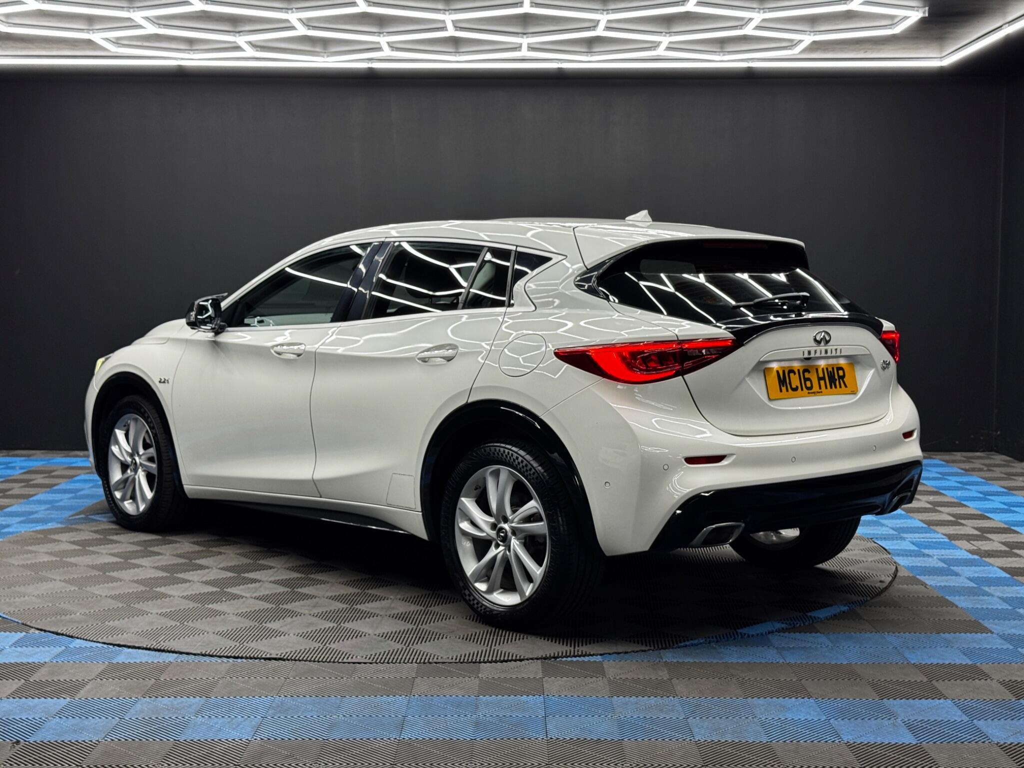 Infiniti Q30 - Image 7