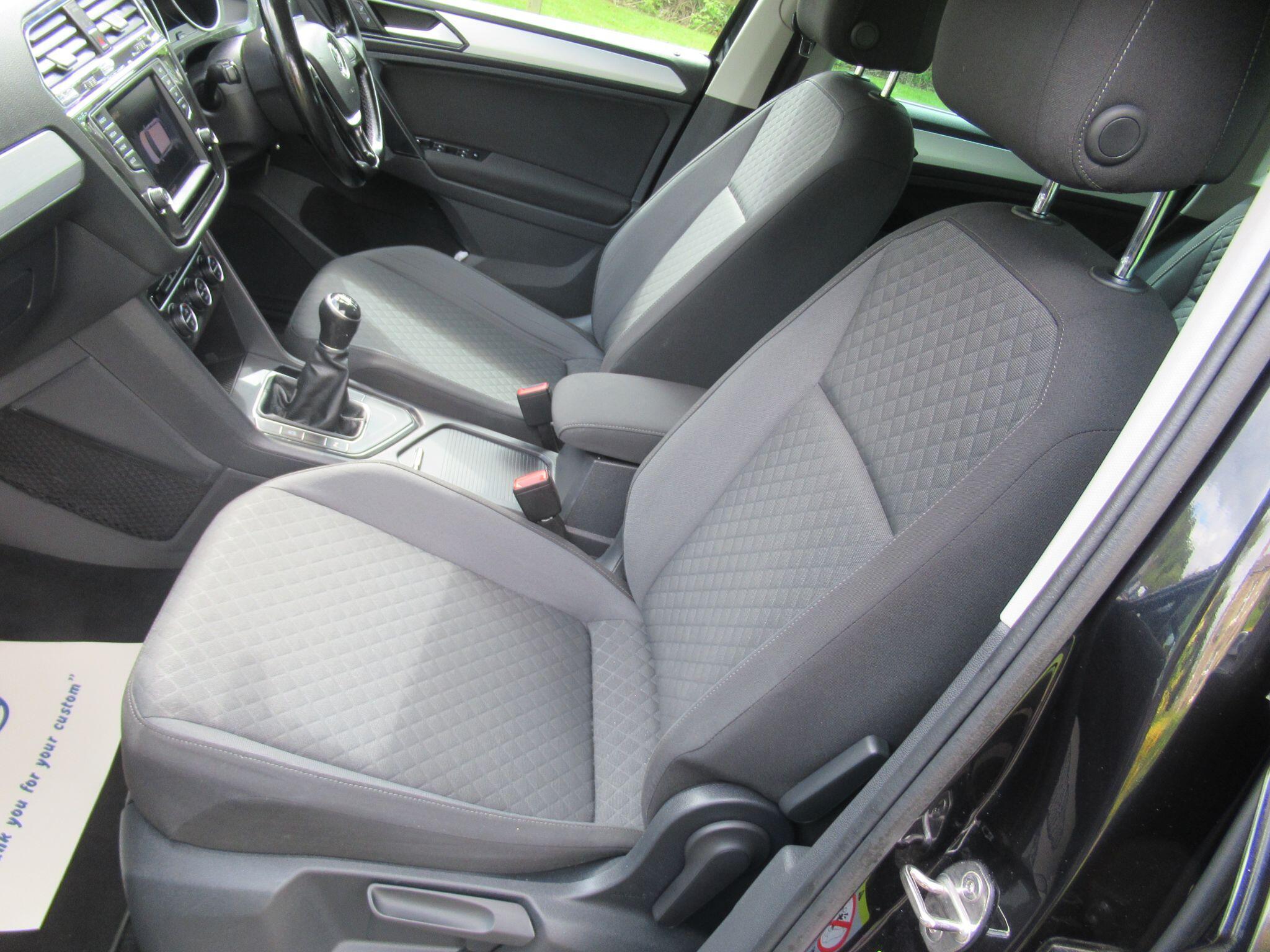 Volkswagen Tiguan - Image 12