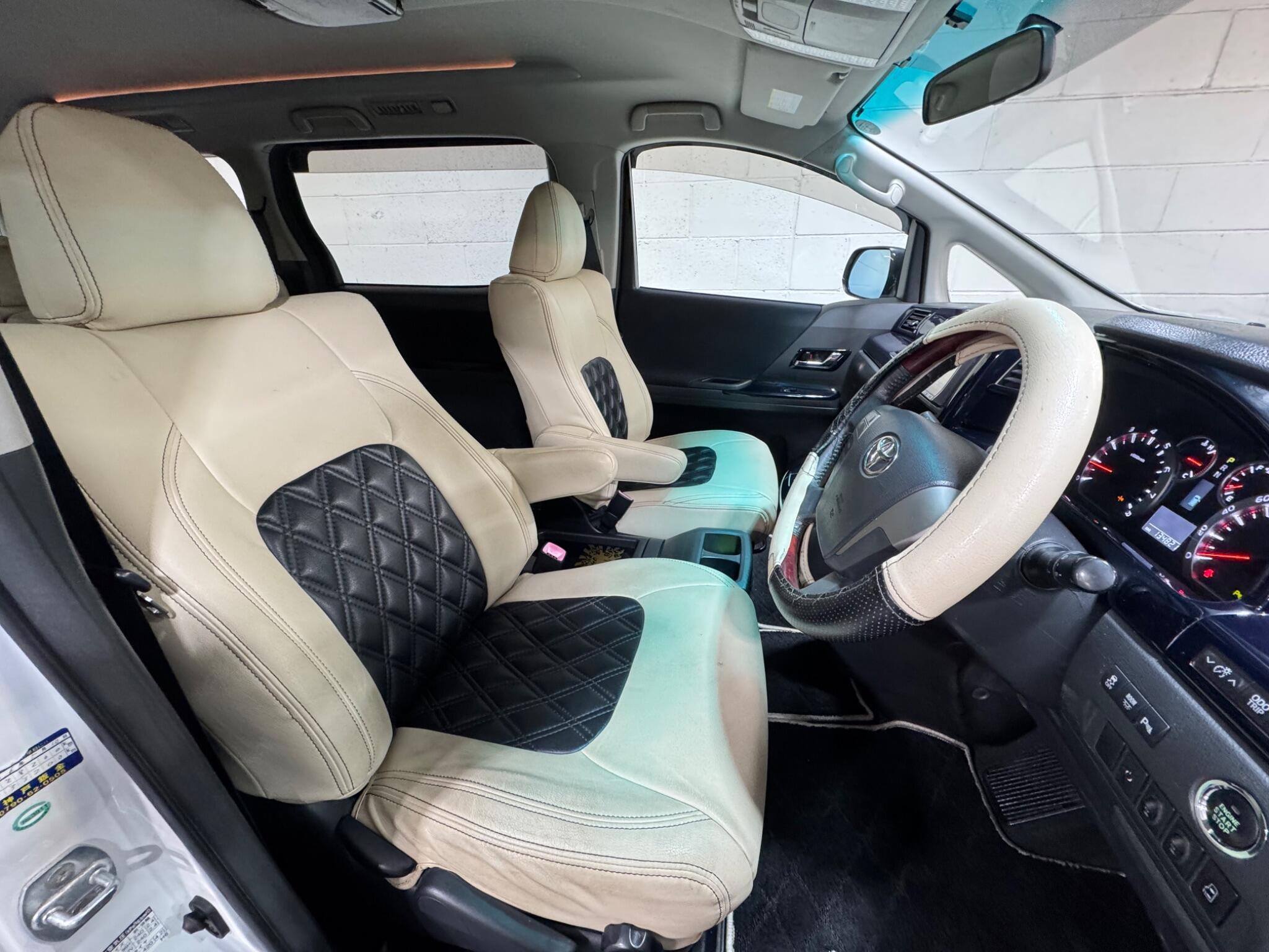 Toyota Alphard - Image 8