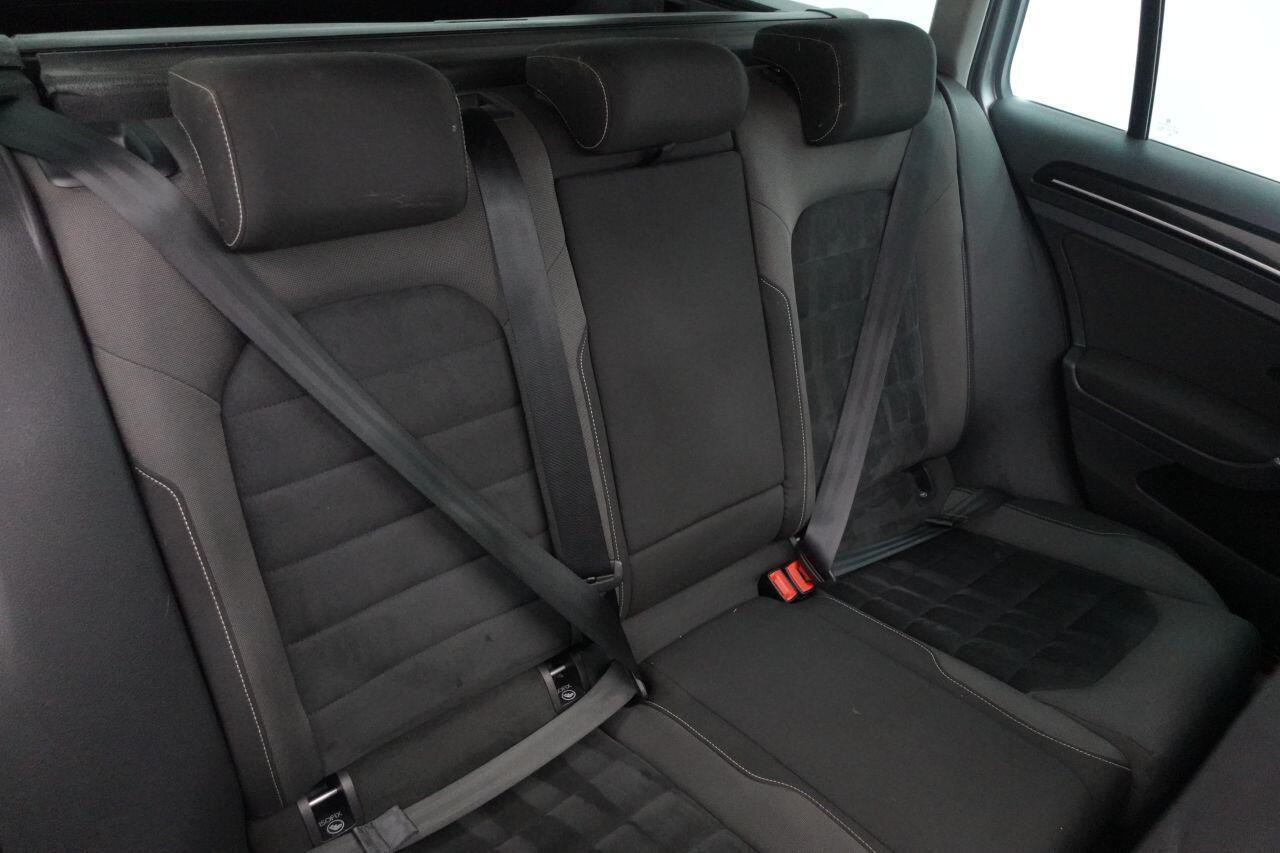 Volkswagen Golf - Image 18