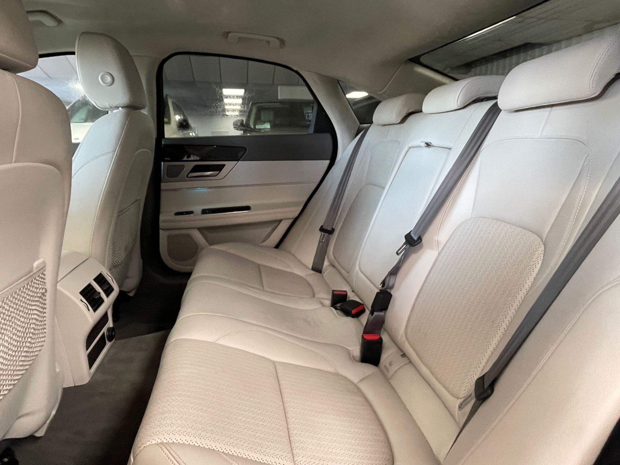 Jaguar XF - Image 29