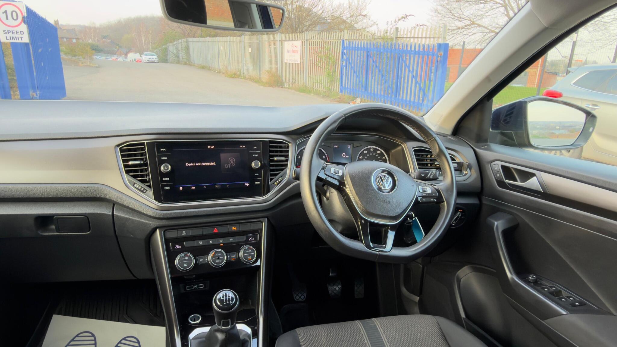 Volkswagen T-Roc - Image 18