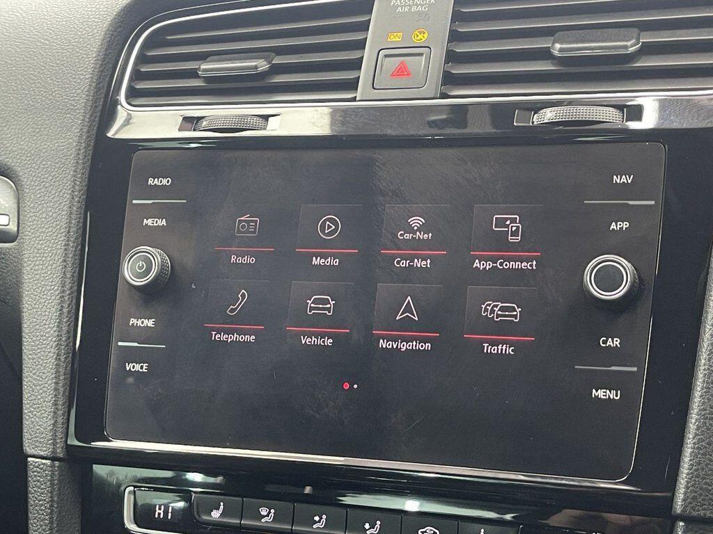 Volkswagen Golf - Image 27