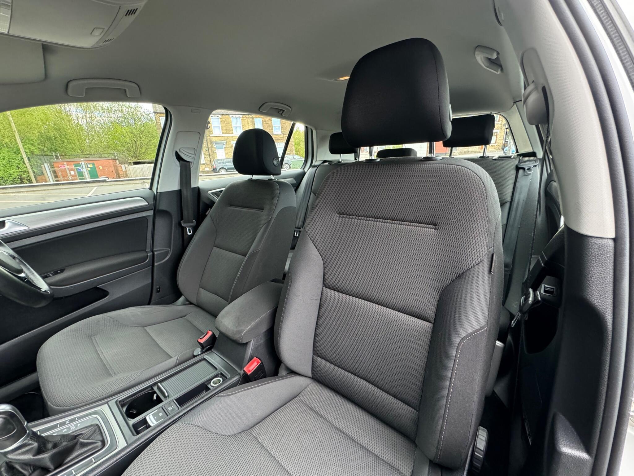 Volkswagen Golf - Image 11