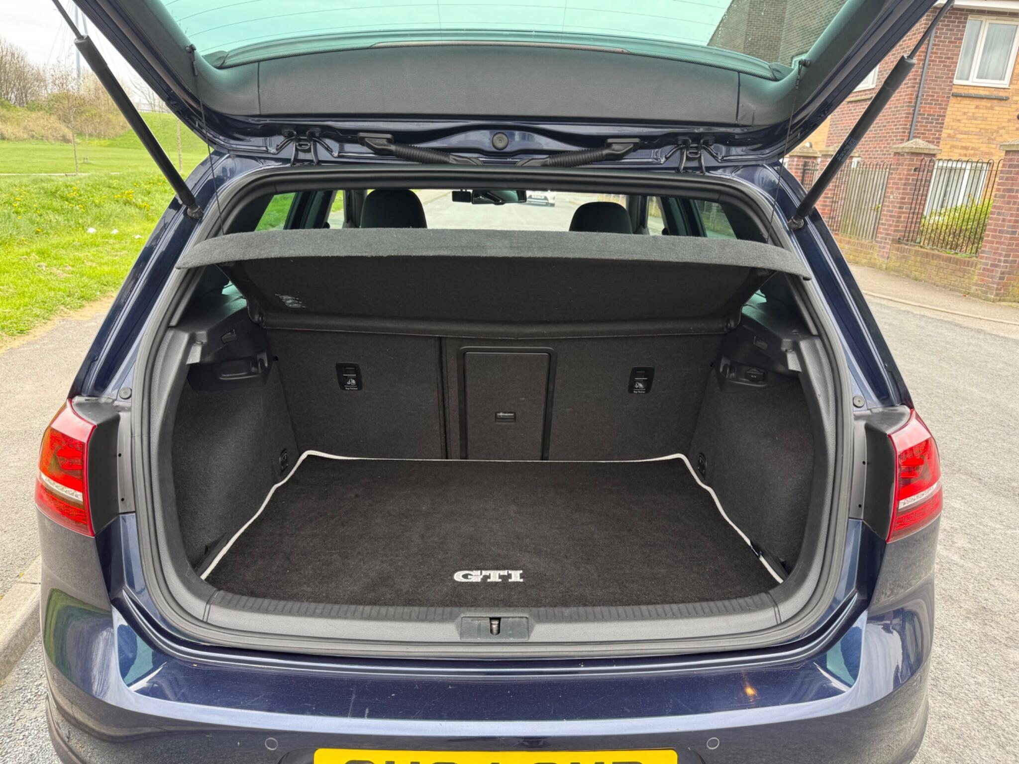 Volkswagen Golf - Image 10