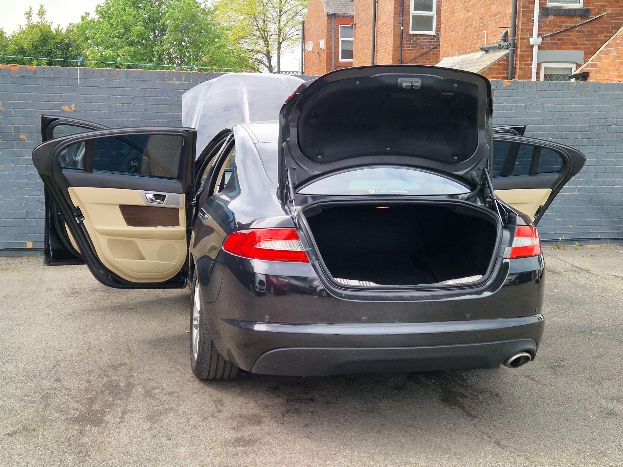 Jaguar XF - Image 19