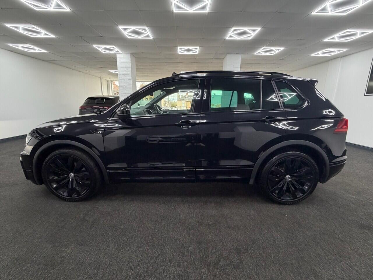 Volkswagen Tiguan - Image 9