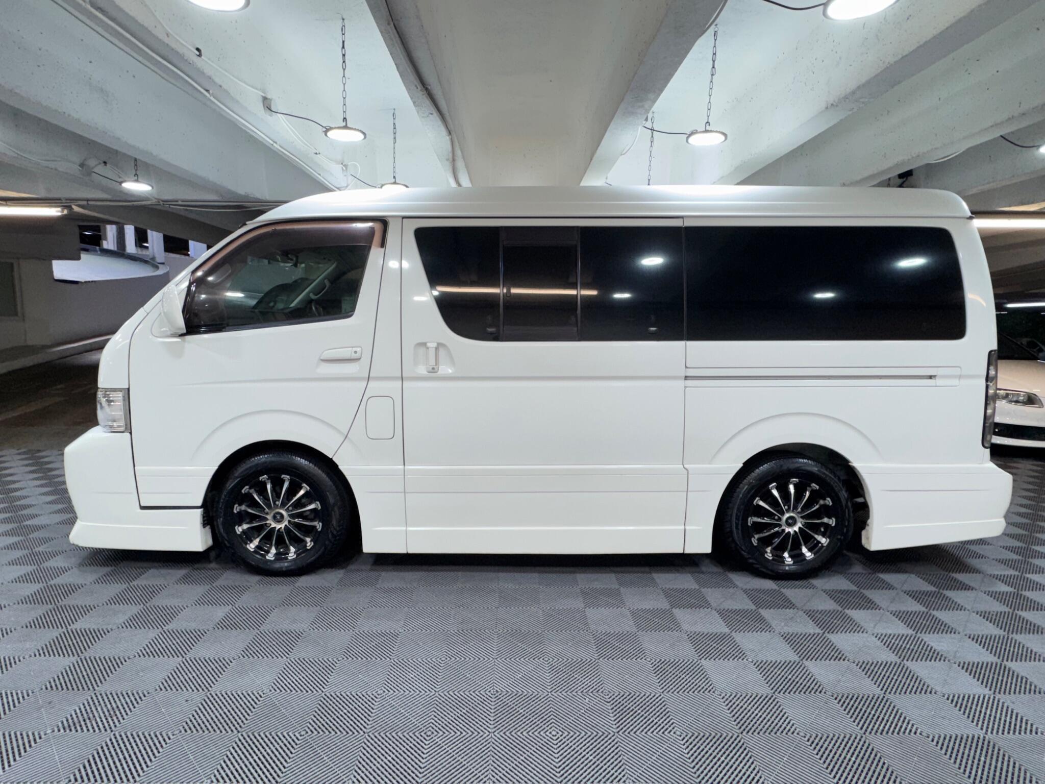 Toyota Hiace - Image 2
