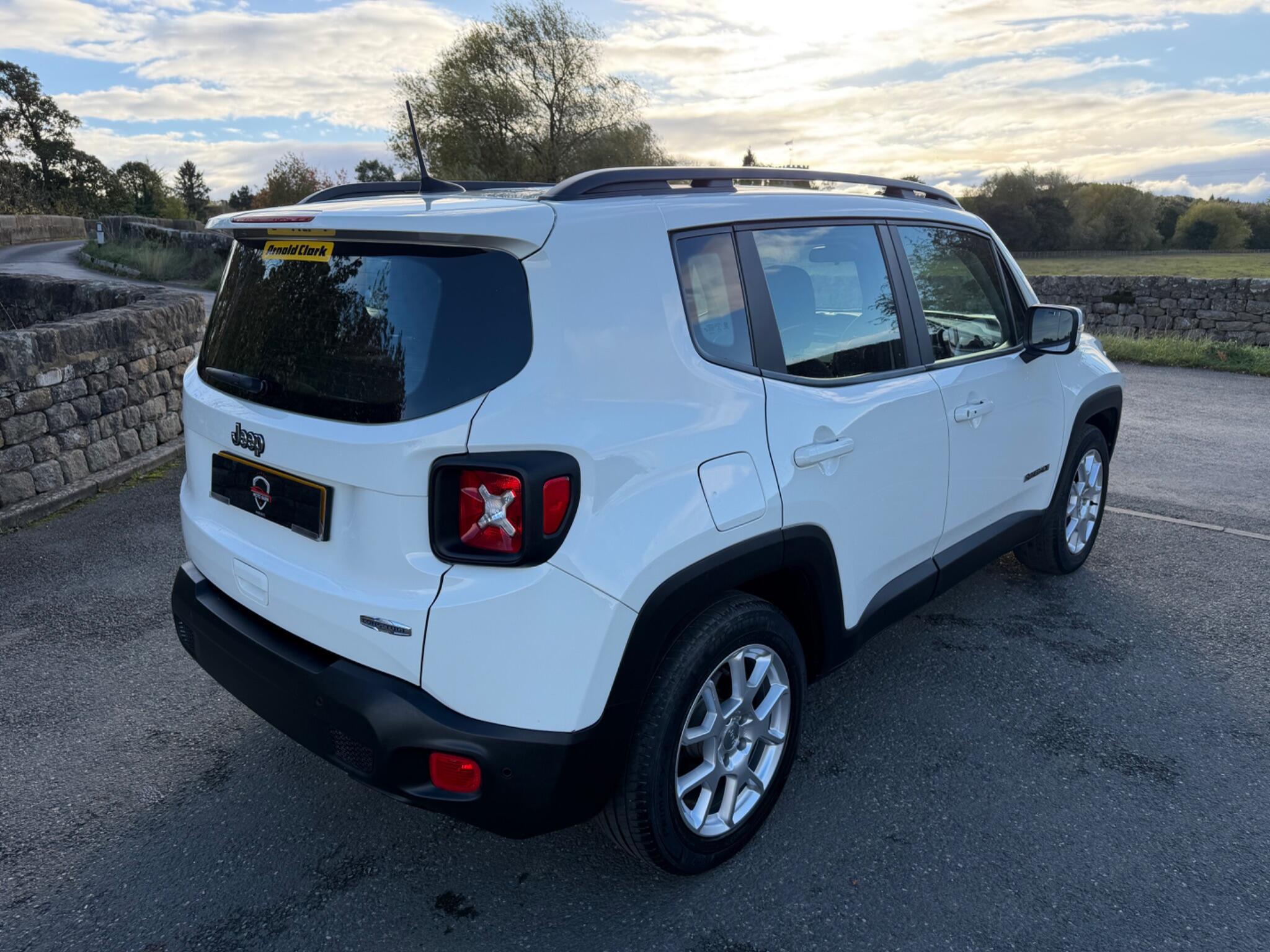 Jeep Renegade - Image 17