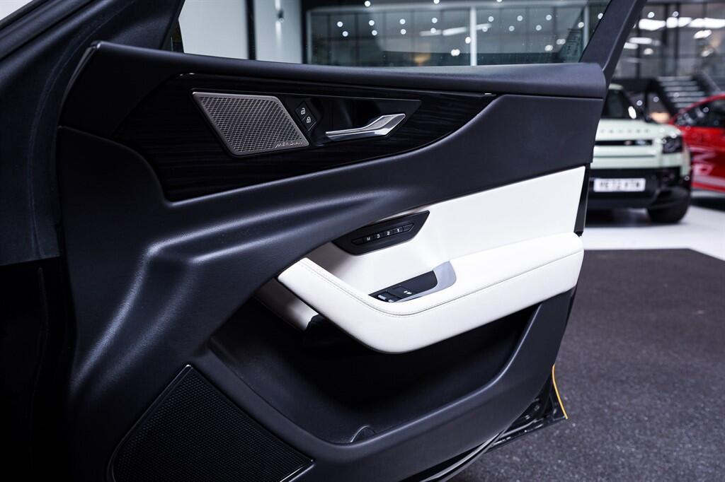Jaguar XE - Image 28