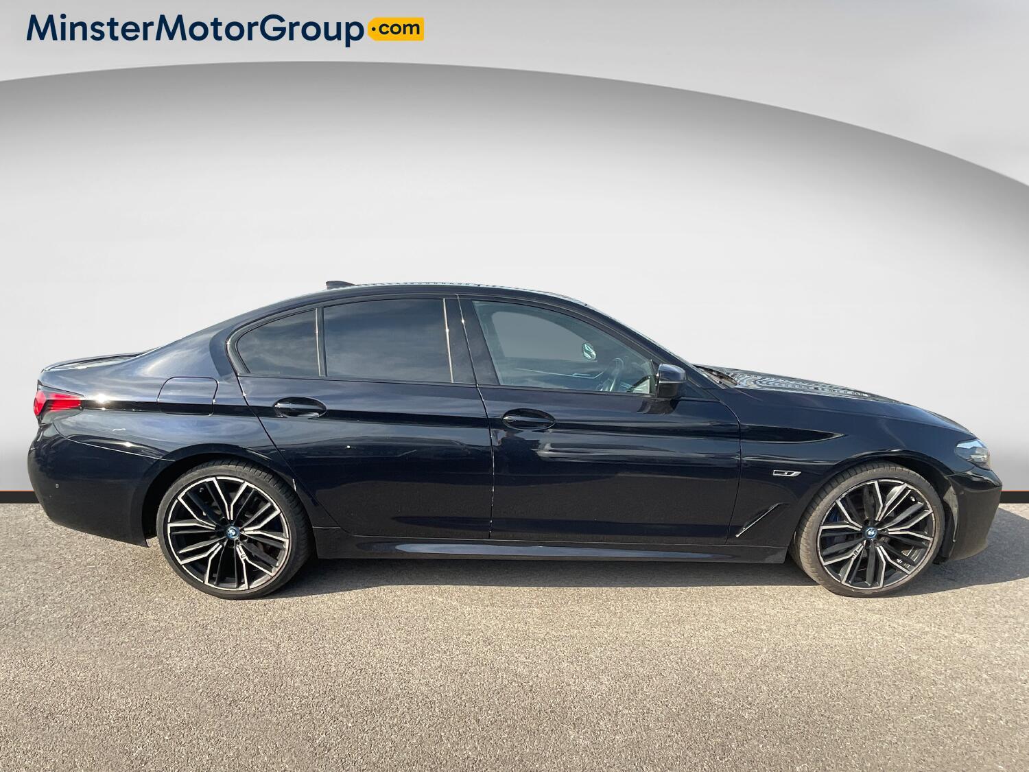 BMW 5 Series - Image 2