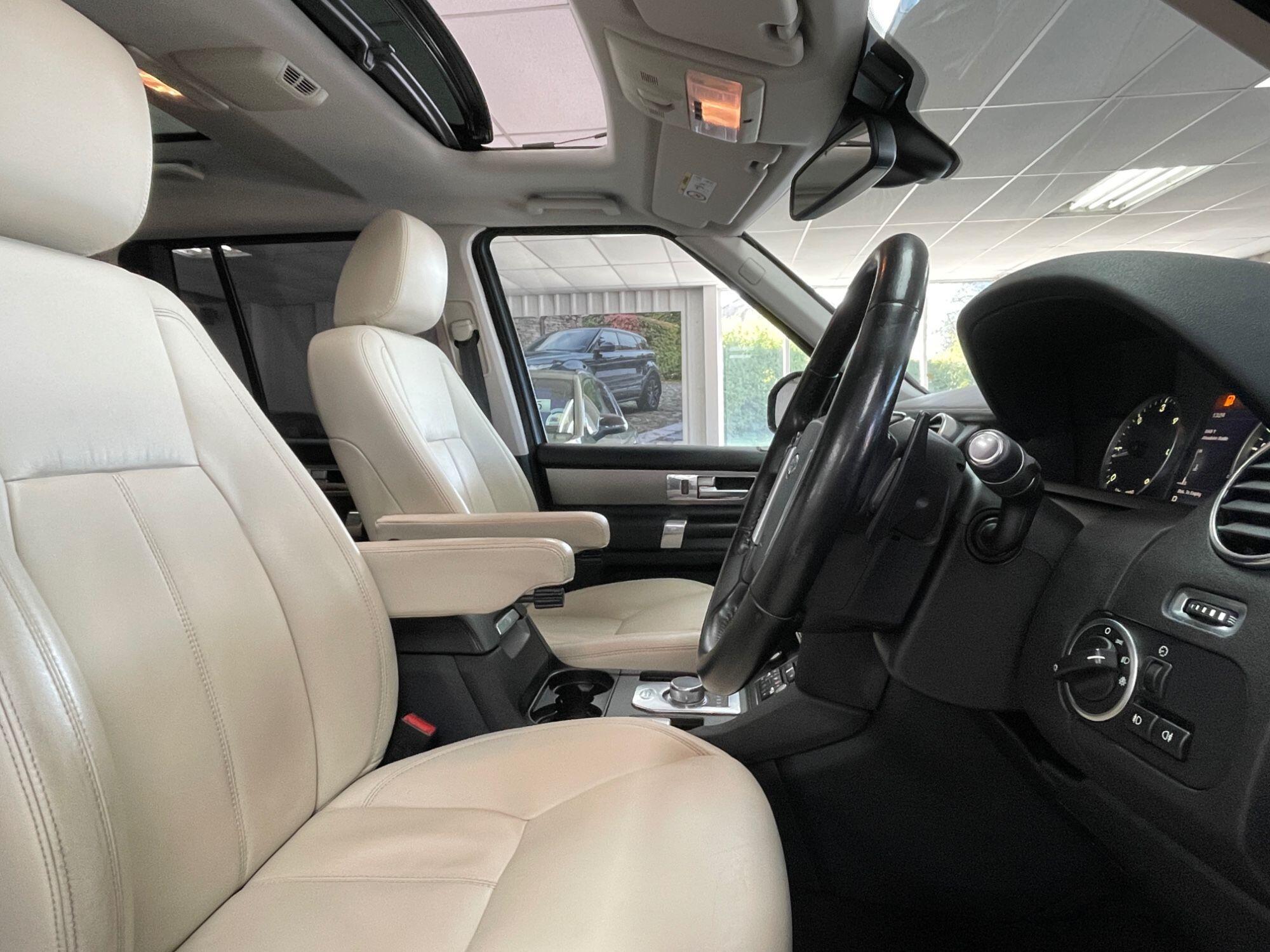 Land Rover DISCOVERY 4 - Image 25