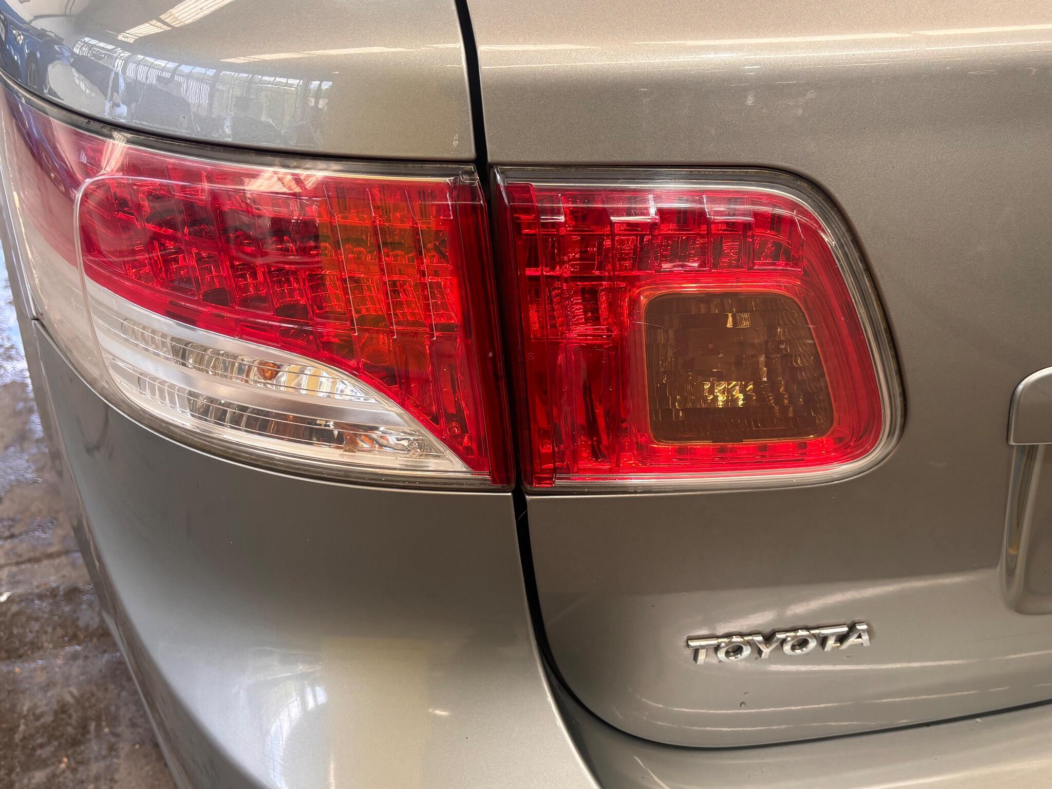 Toyota Avensis - Image 10