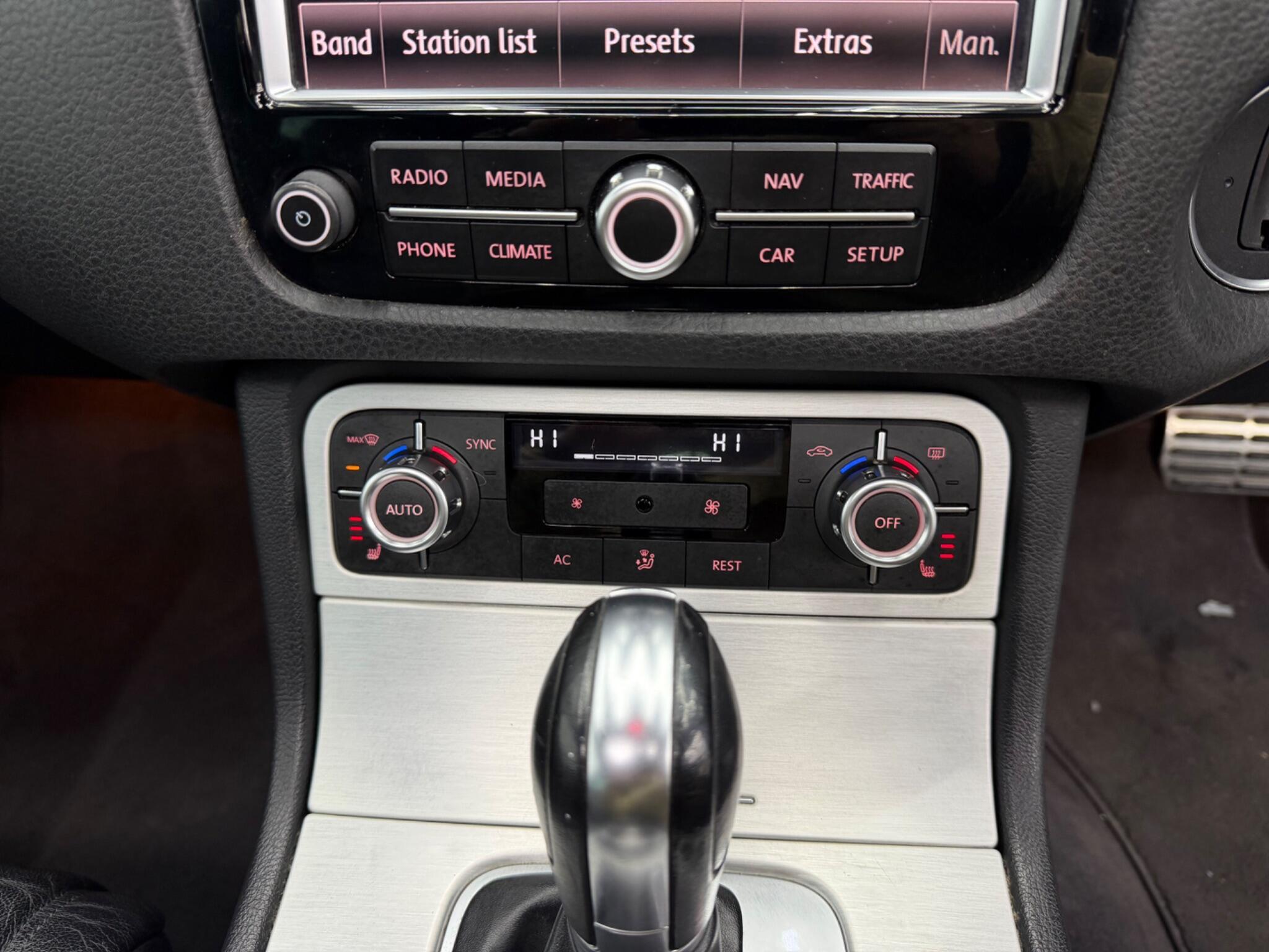 Volkswagen Touareg - Image 16