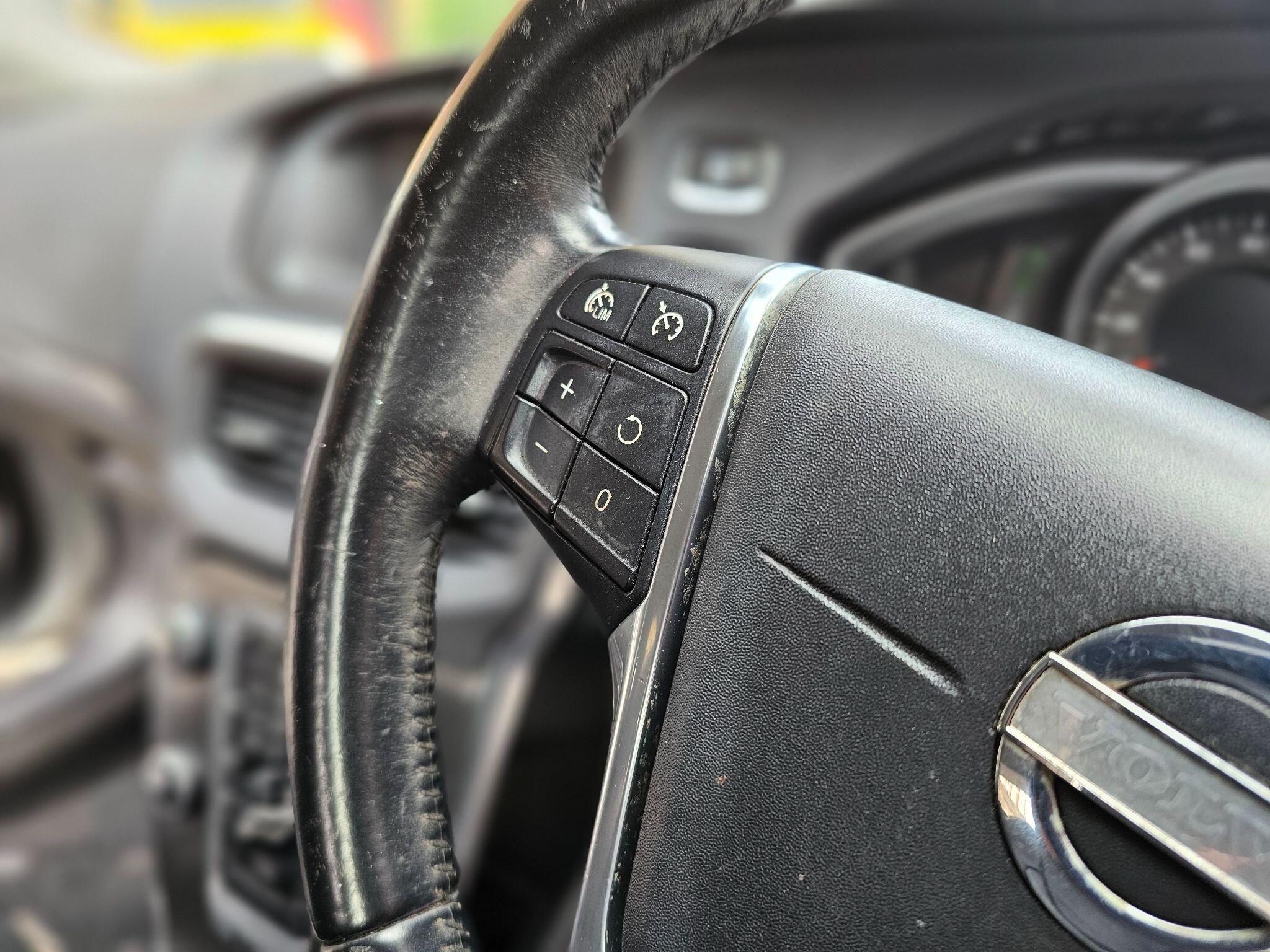 Volvo V40 CROSS COUNTRY - Image 18