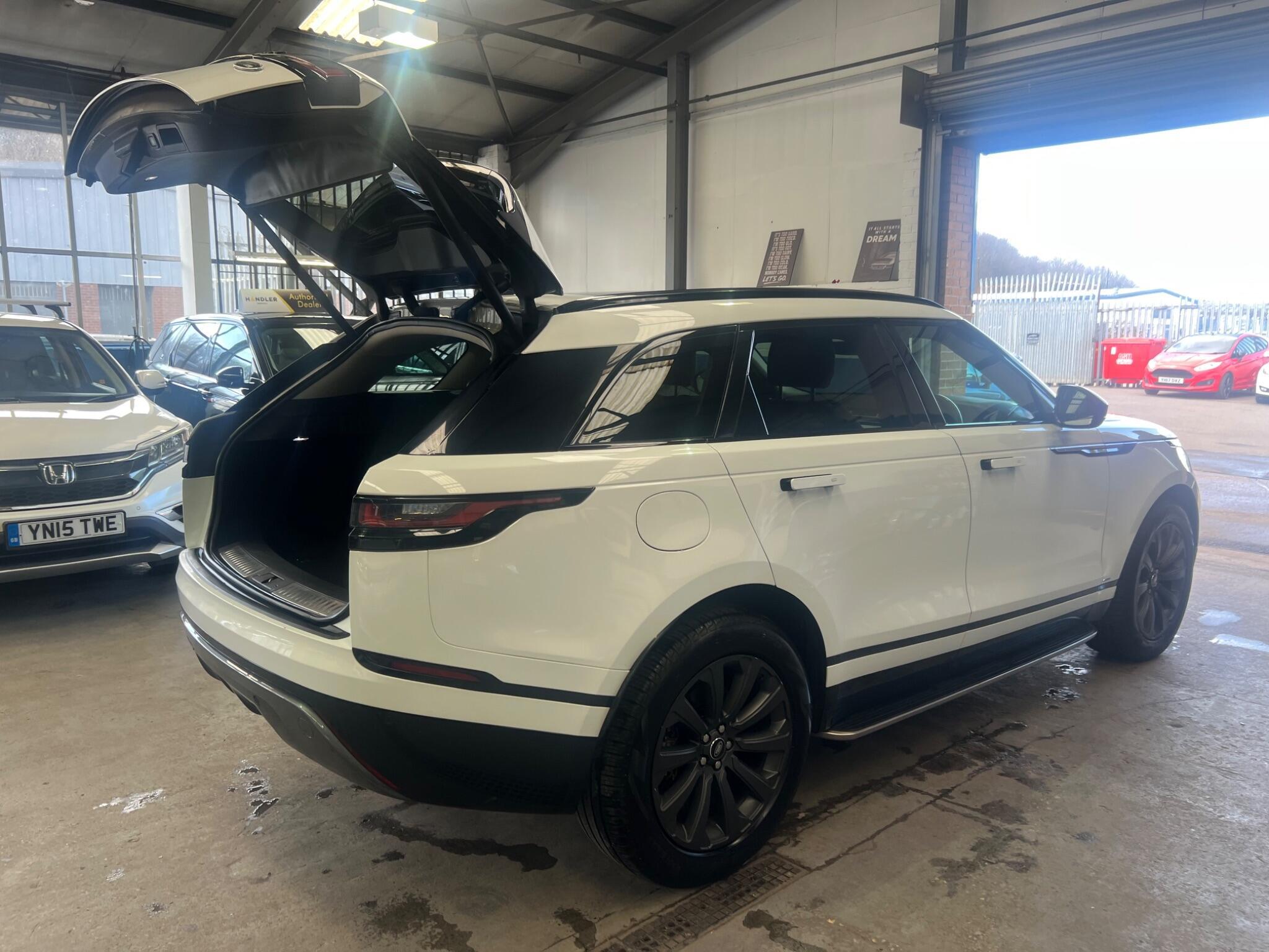 Land Rover Range Rover Velar - Image 14