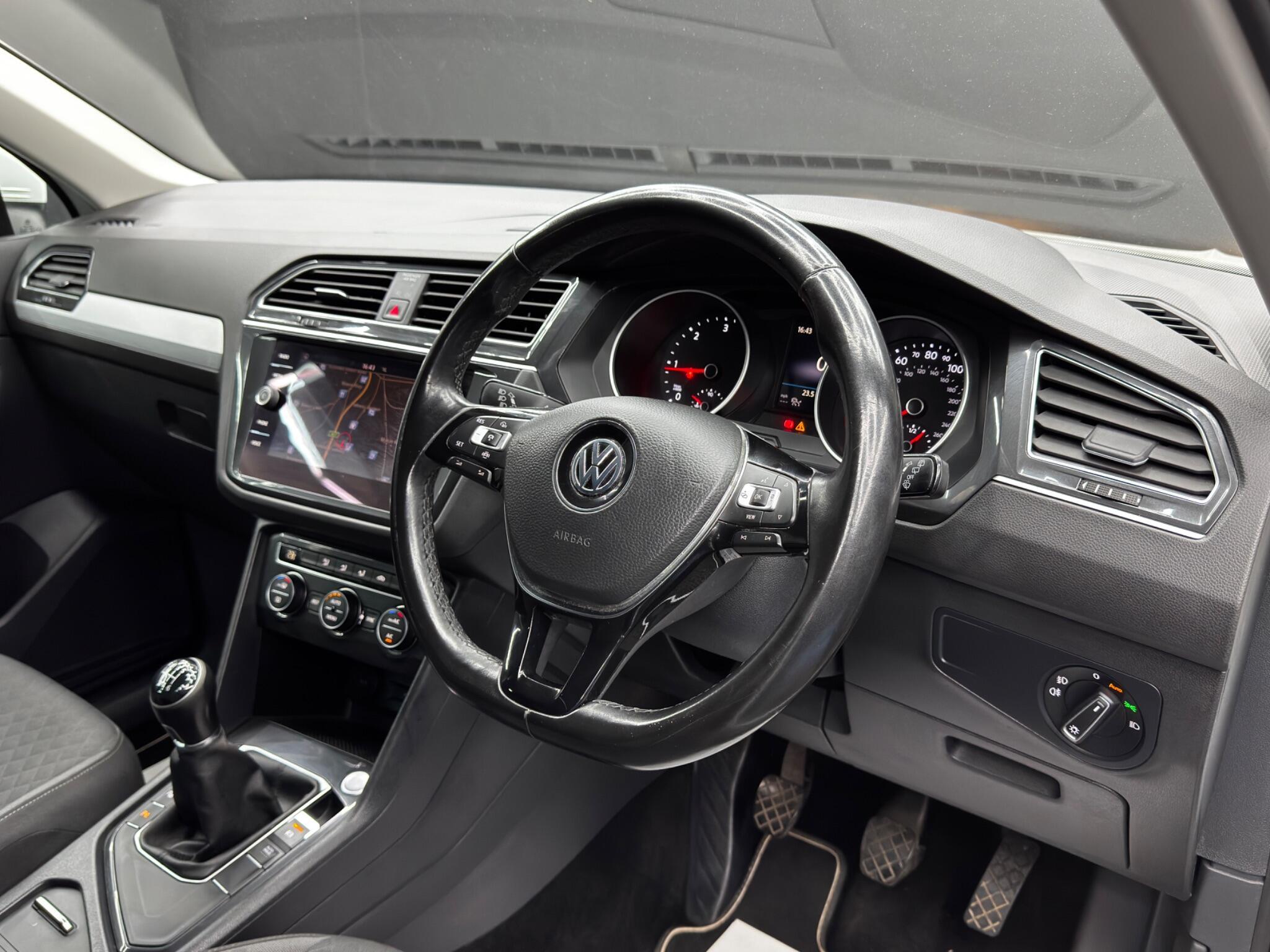 Volkswagen Tiguan - Image 9